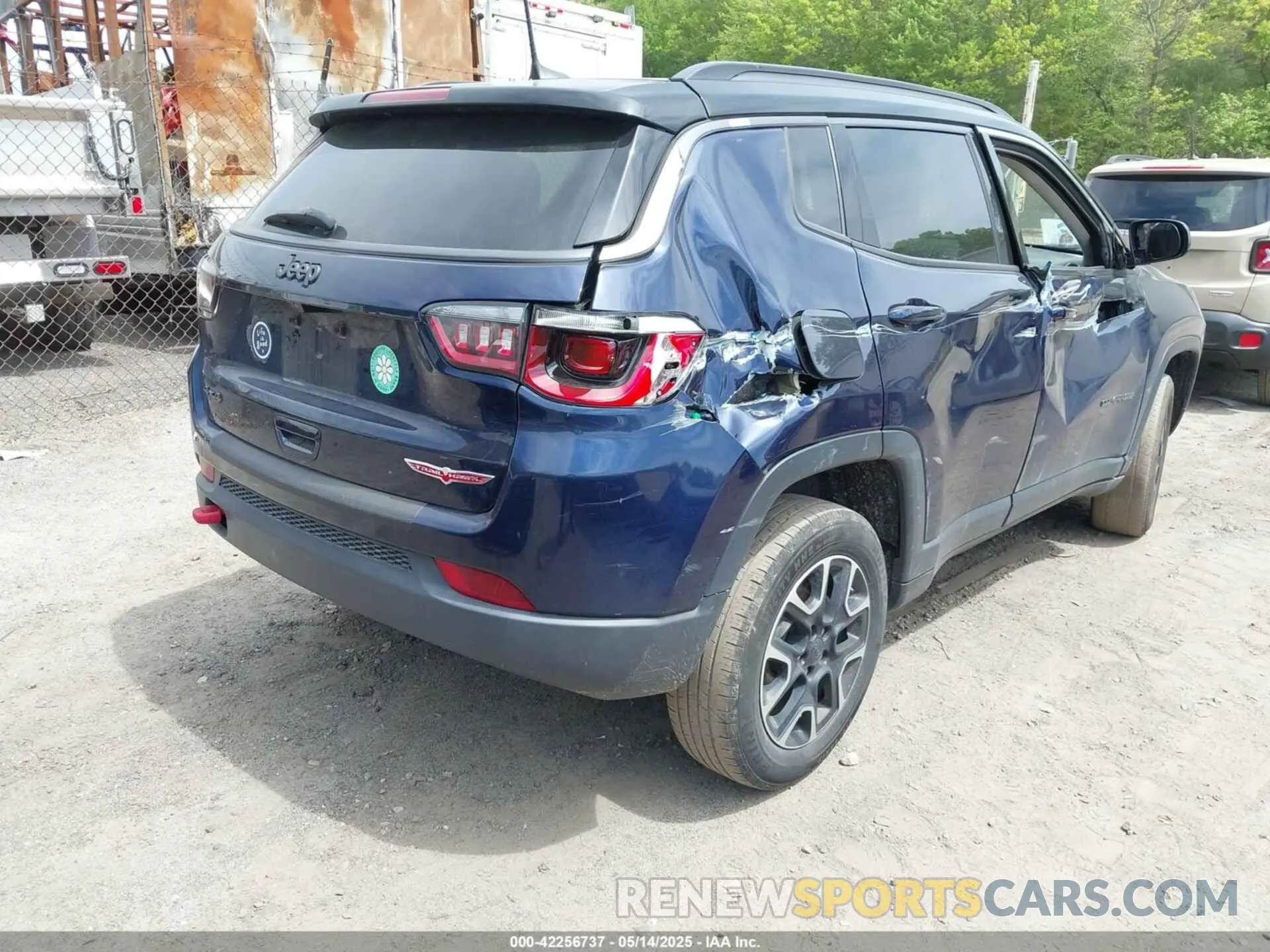 4 Photograph of a damaged car 3C4NJDDB1LT244981 JEEP COMPASS 2020