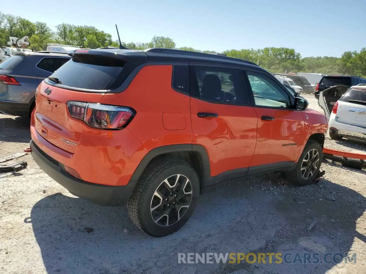 3 Photograph of a damaged car 3C4NJDDB2LT108889 JEEP COMPASS 2020