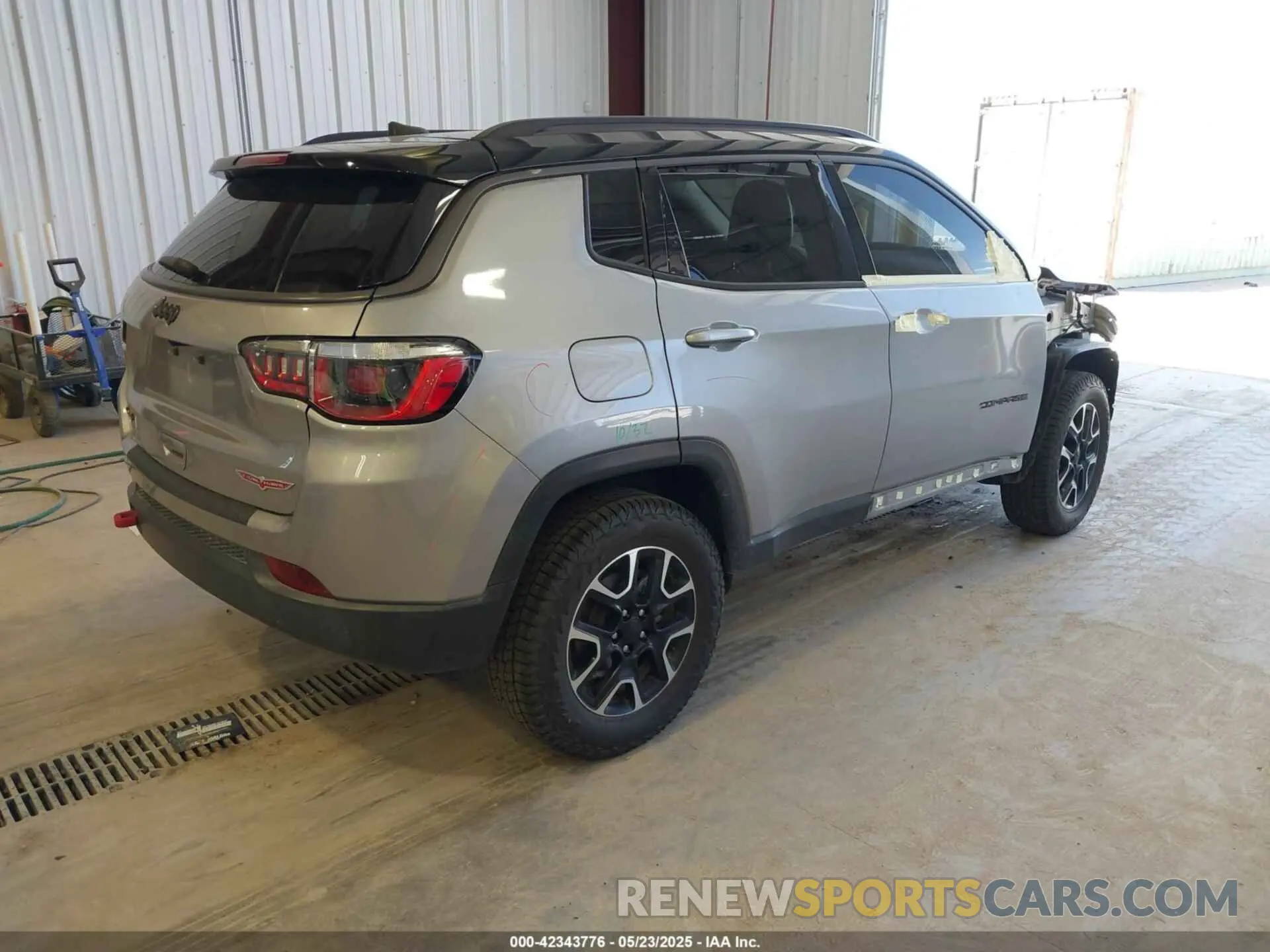 4 Фотография поврежденного автомобиля 3C4NJDDB3LT163111 JEEP COMPASS 2020