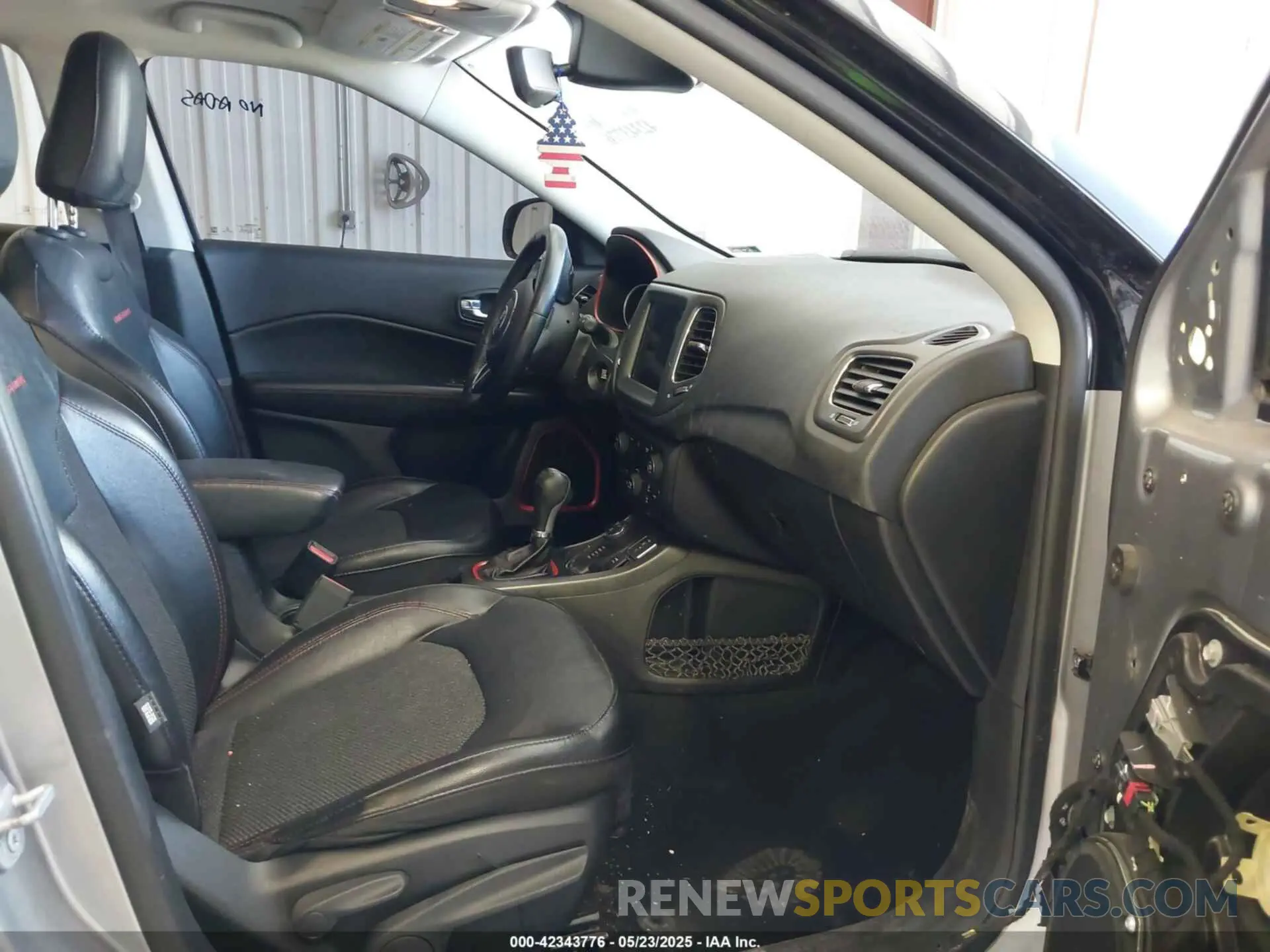 5 Фотография поврежденного автомобиля 3C4NJDDB3LT163111 JEEP COMPASS 2020