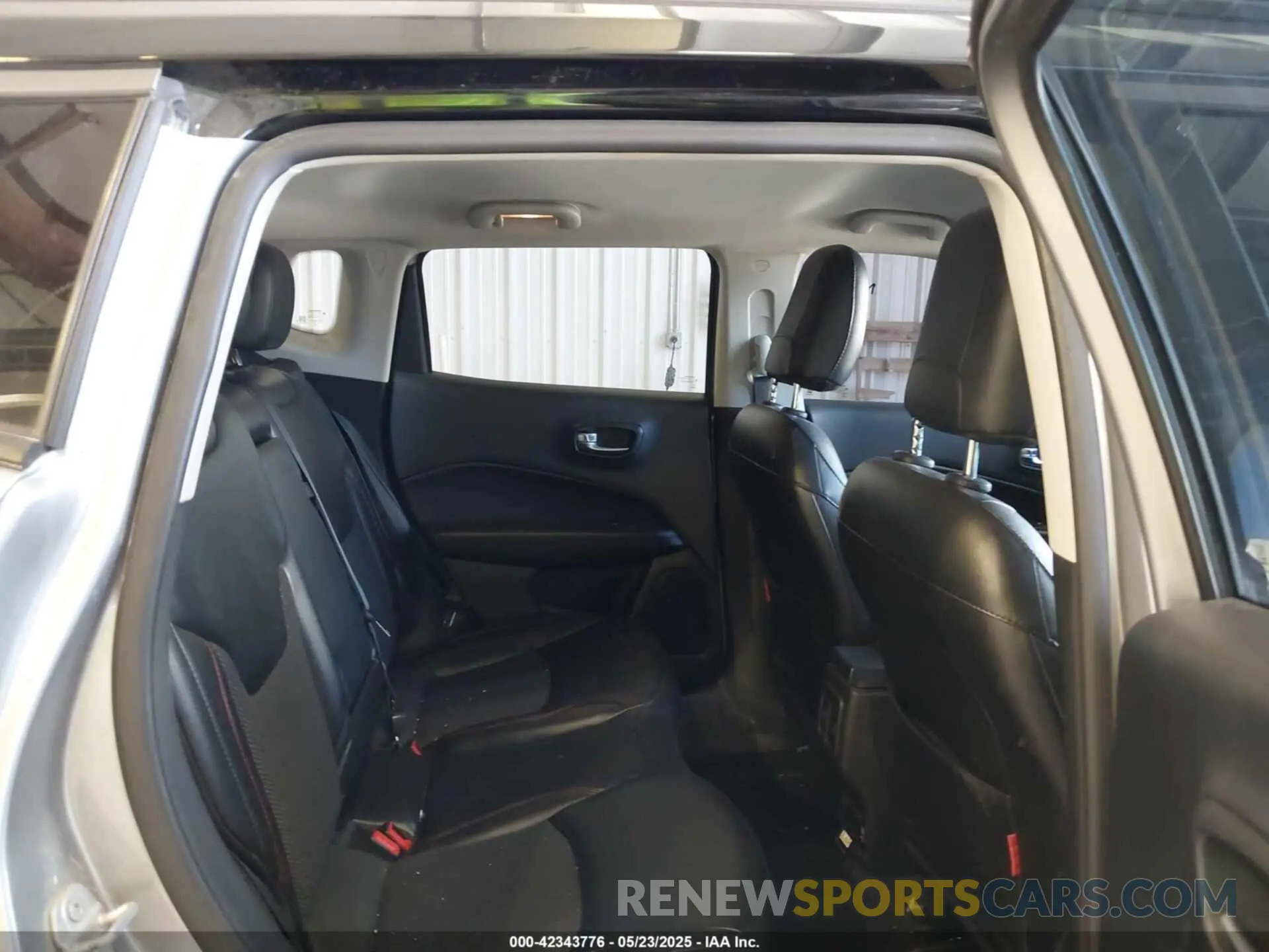 8 Фотография поврежденного автомобиля 3C4NJDDB3LT163111 JEEP COMPASS 2020