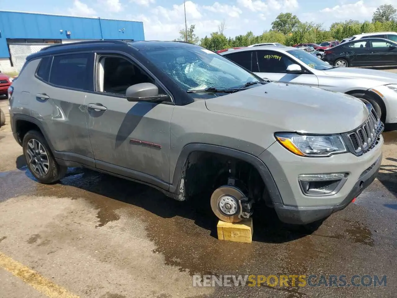 4 Photograph of a damaged car 3C4NJDDB3LT203350 JEEP COMPASS 2020