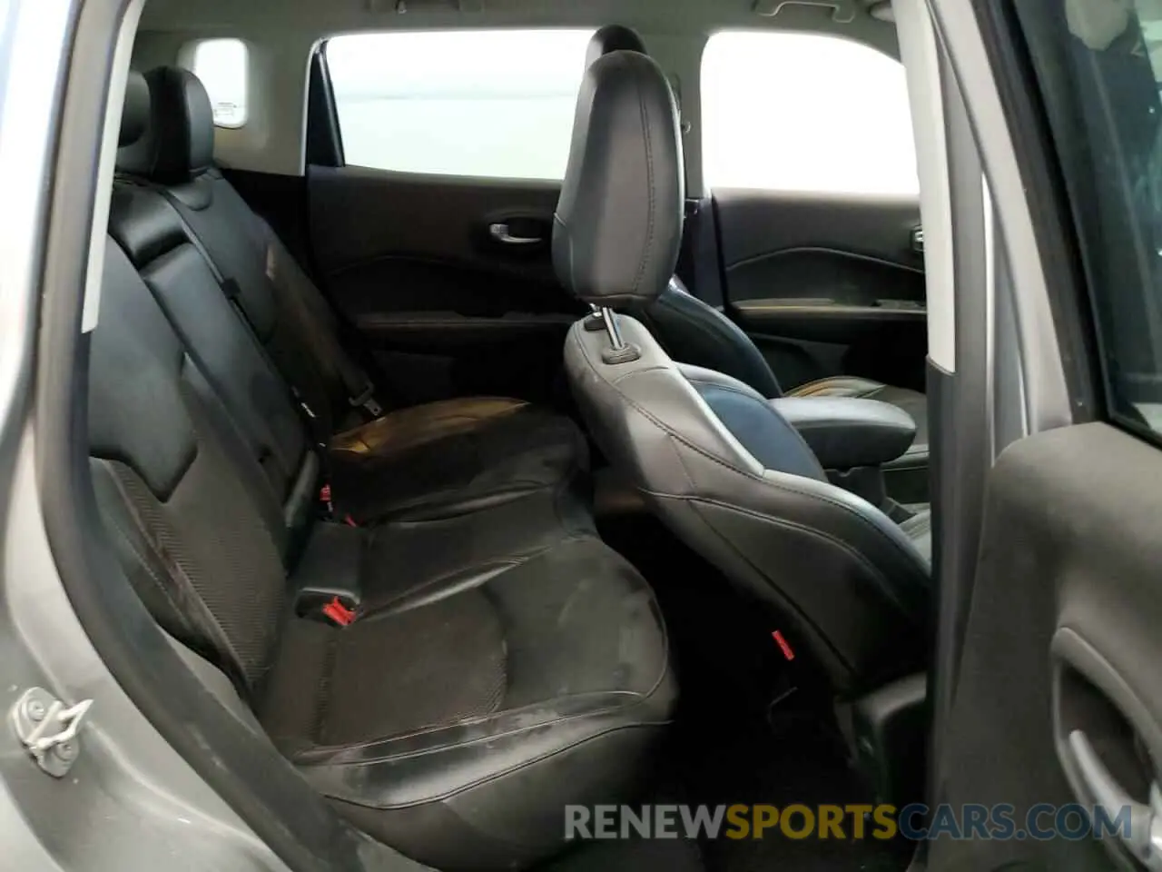 11 Photograph of a damaged car 3C4NJDDB3LT208015 JEEP COMPASS 2020