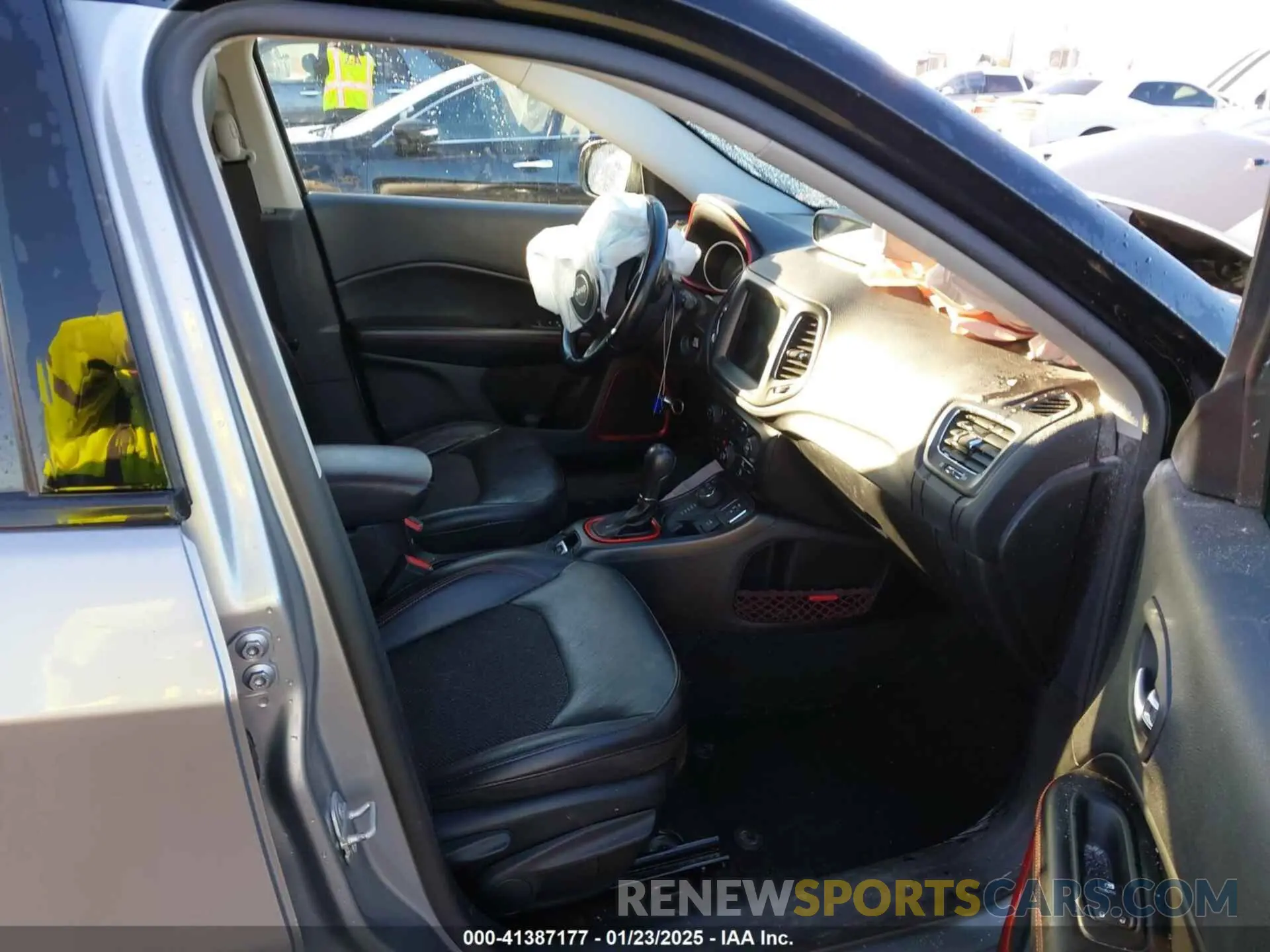 5 Photograph of a damaged car 3C4NJDDB4LT184288 JEEP COMPASS 2020
