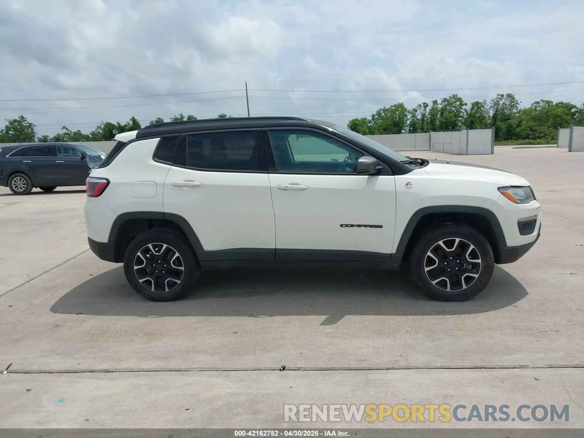 13 Фотография поврежденного автомобиля 3C4NJDDB5LT159559 JEEP COMPASS 2020
