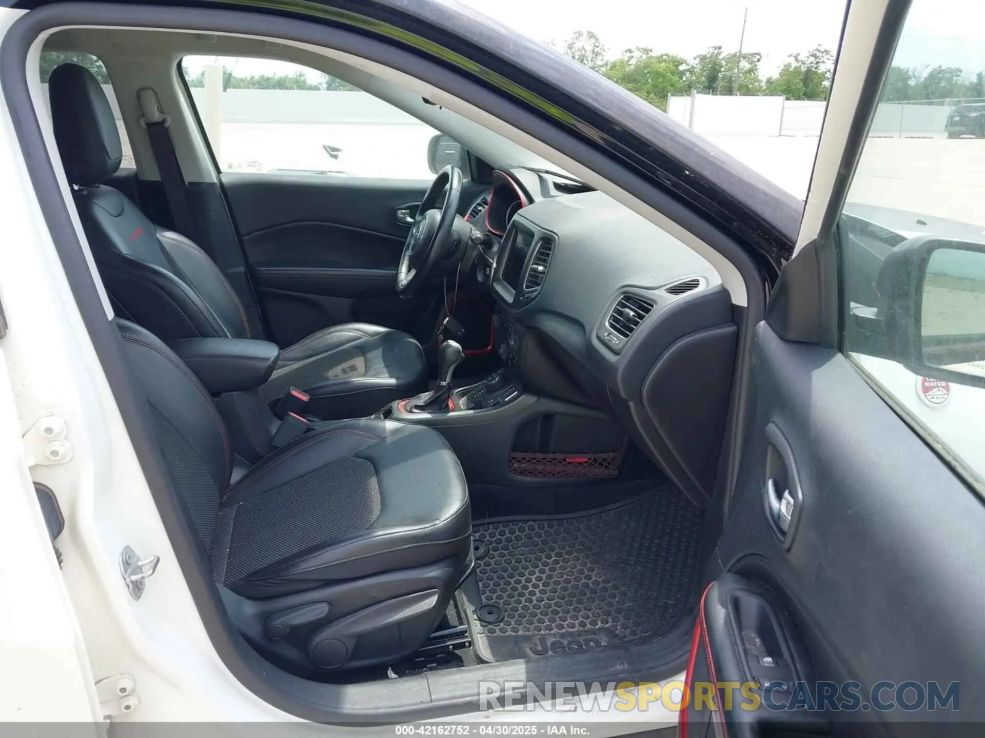 5 Фотография поврежденного автомобиля 3C4NJDDB5LT159559 JEEP COMPASS 2020