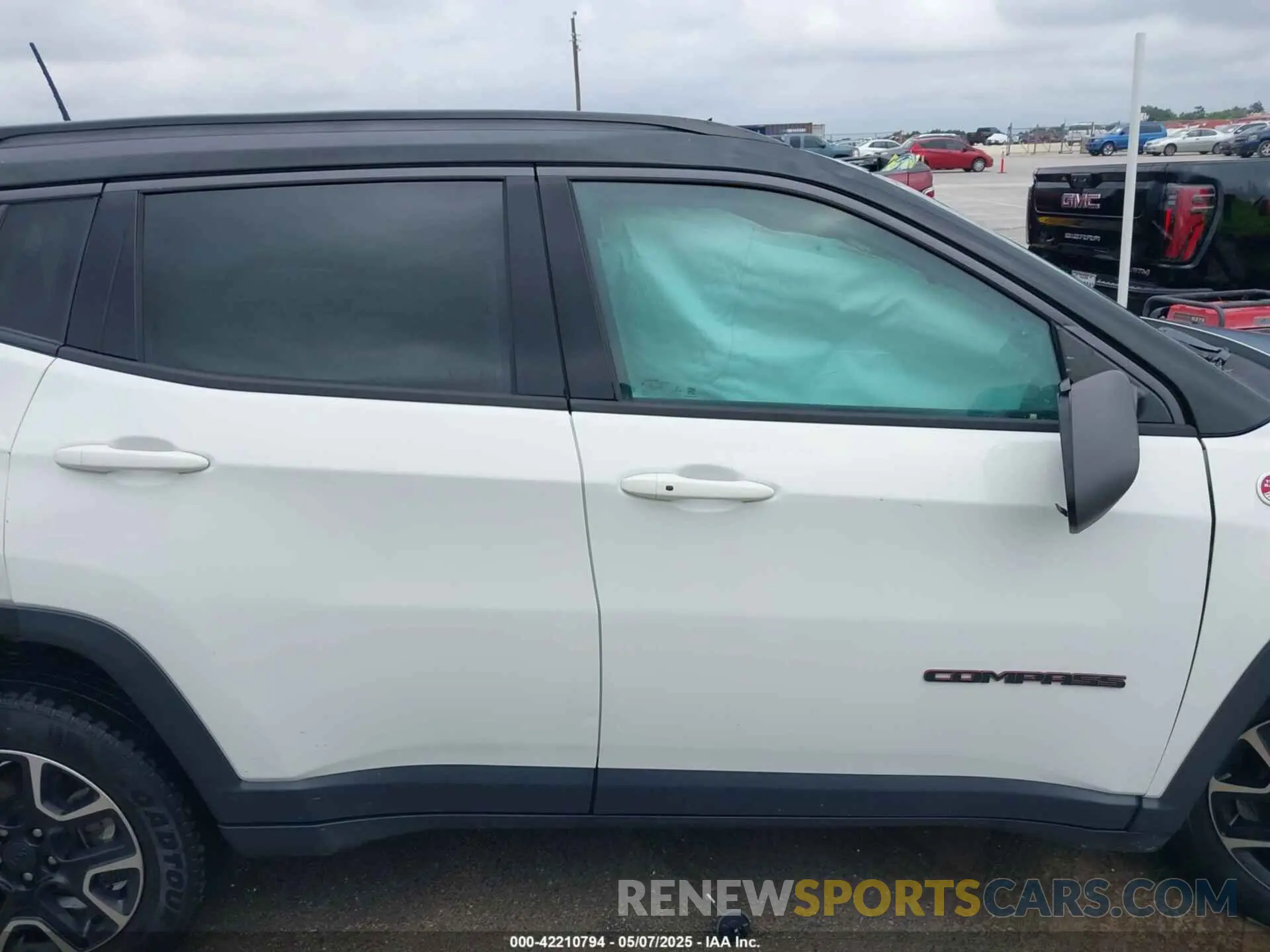 13 Фотография поврежденного автомобиля 3C4NJDDB6LT126585 JEEP COMPASS 2020