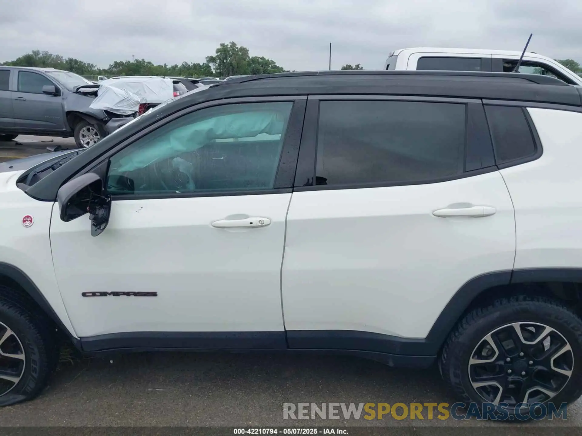 14 Фотография поврежденного автомобиля 3C4NJDDB6LT126585 JEEP COMPASS 2020