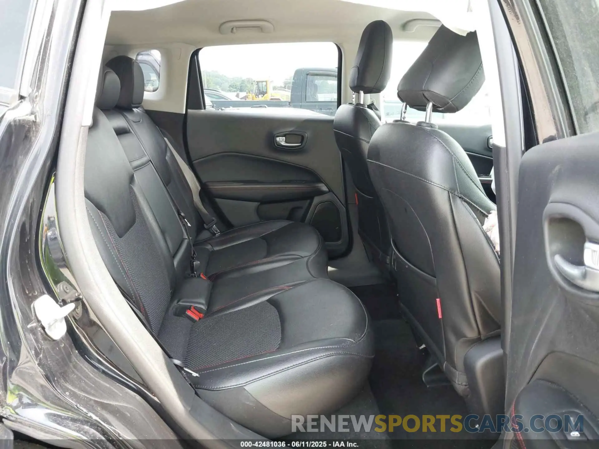 8 Photograph of a damaged car 3C4NJDDB8LT144229 JEEP COMPASS 2020