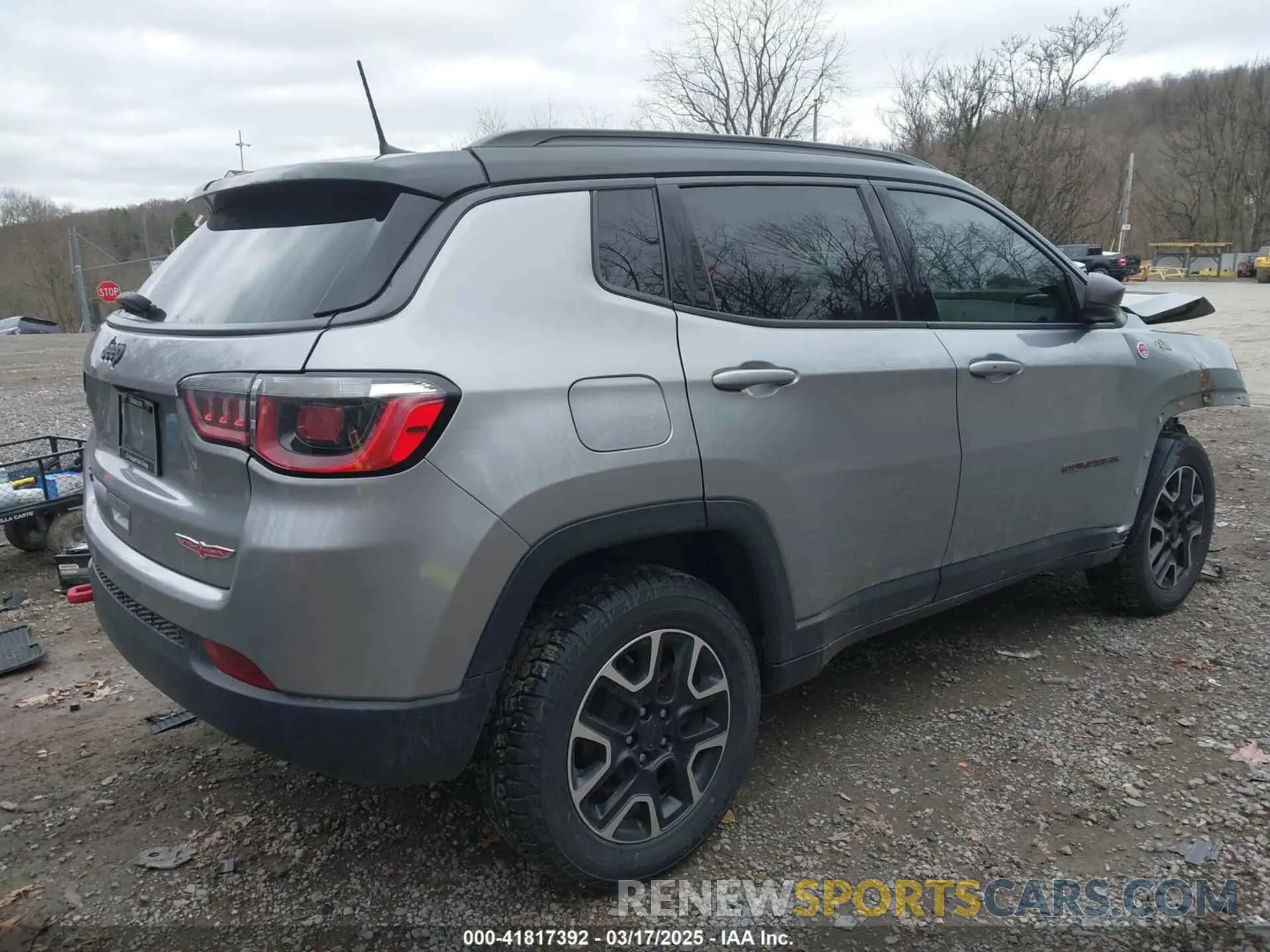 4 Photograph of a damaged car 3C4NJDDB9LT127231 JEEP COMPASS 2020