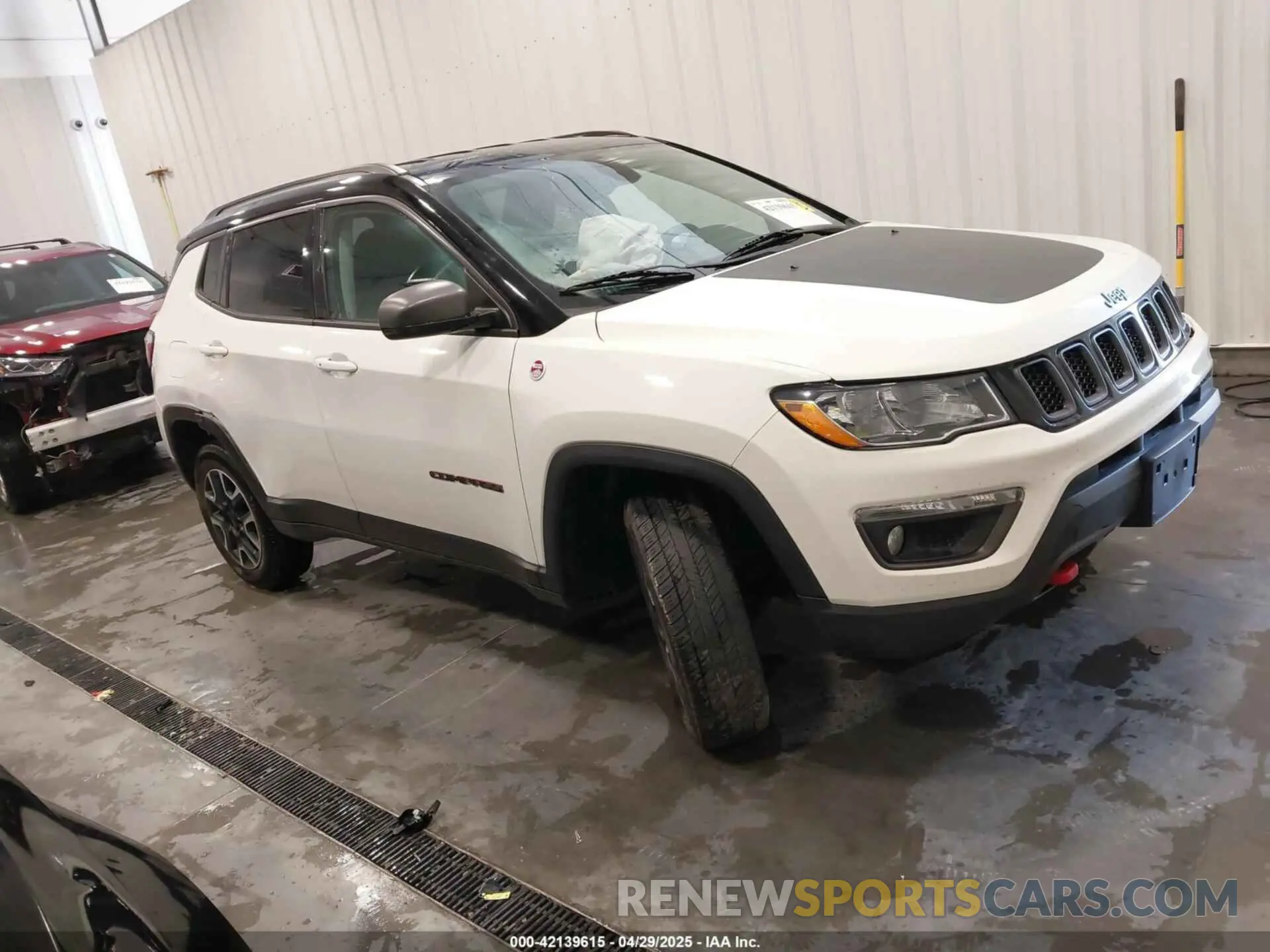 1 Photograph of a damaged car 3C4NJDDB9LT220878 JEEP COMPASS 2020