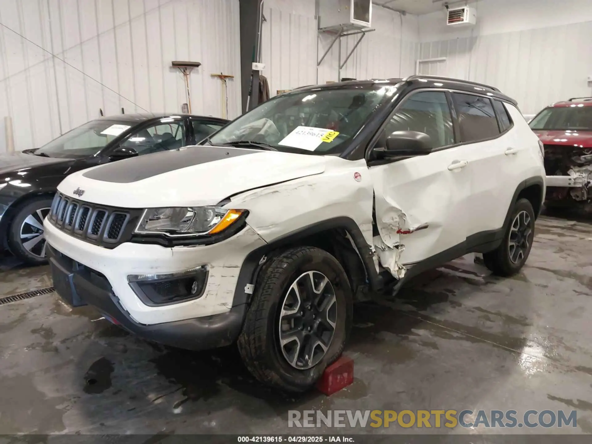 6 Photograph of a damaged car 3C4NJDDB9LT220878 JEEP COMPASS 2020