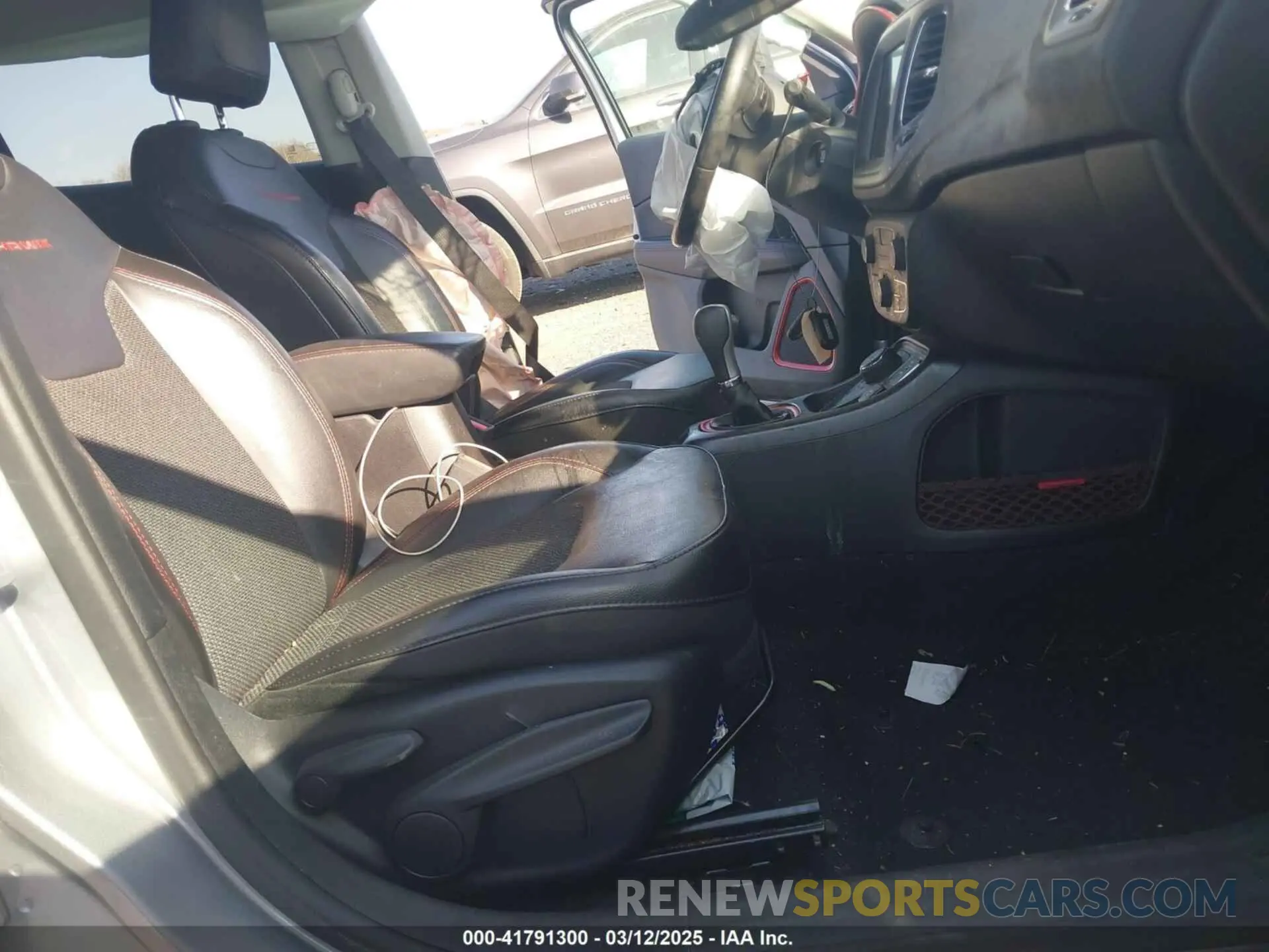 5 Photograph of a damaged car 3C4NJDDBXLT106663 JEEP COMPASS 2020