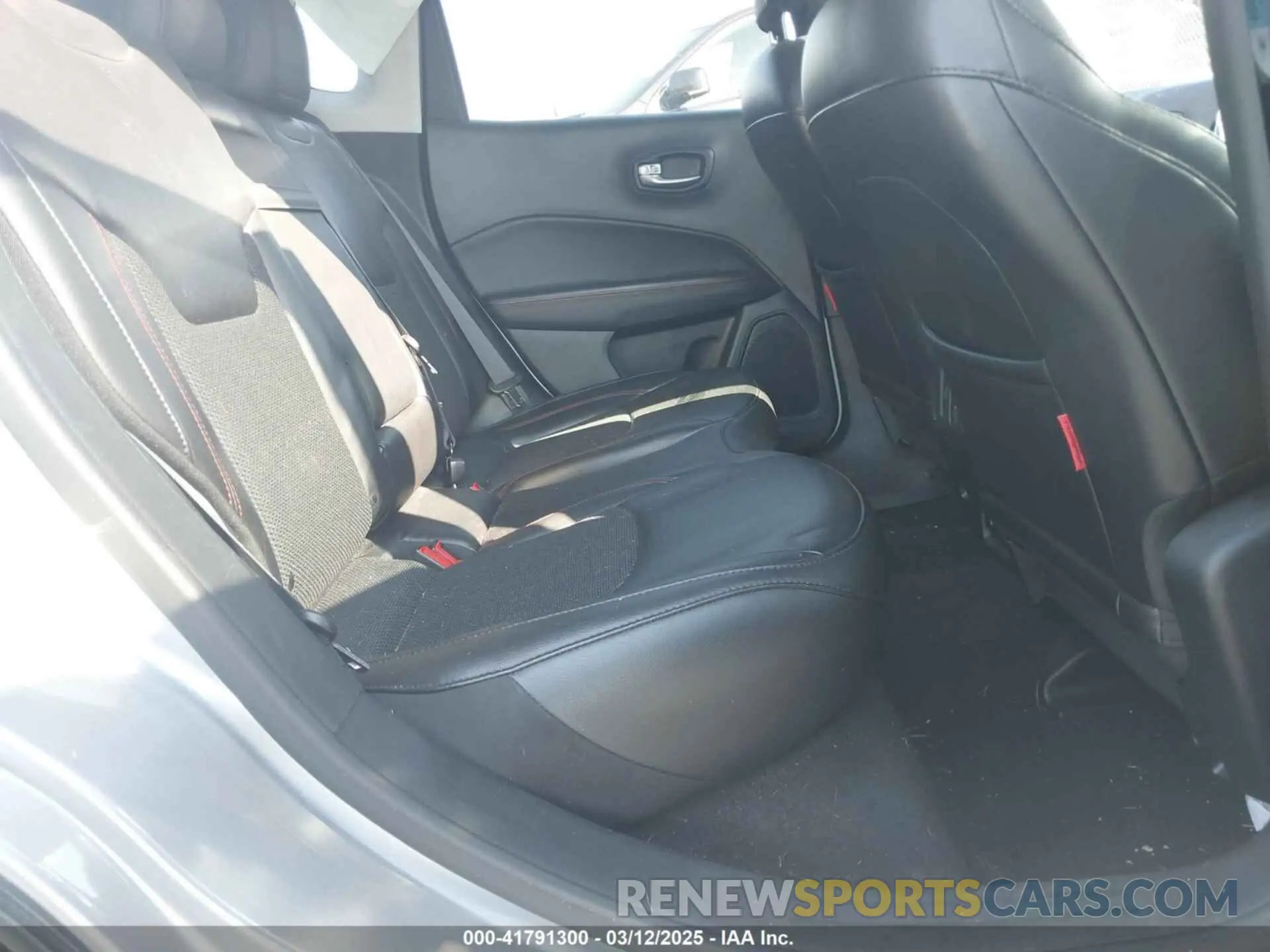 8 Photograph of a damaged car 3C4NJDDBXLT106663 JEEP COMPASS 2020