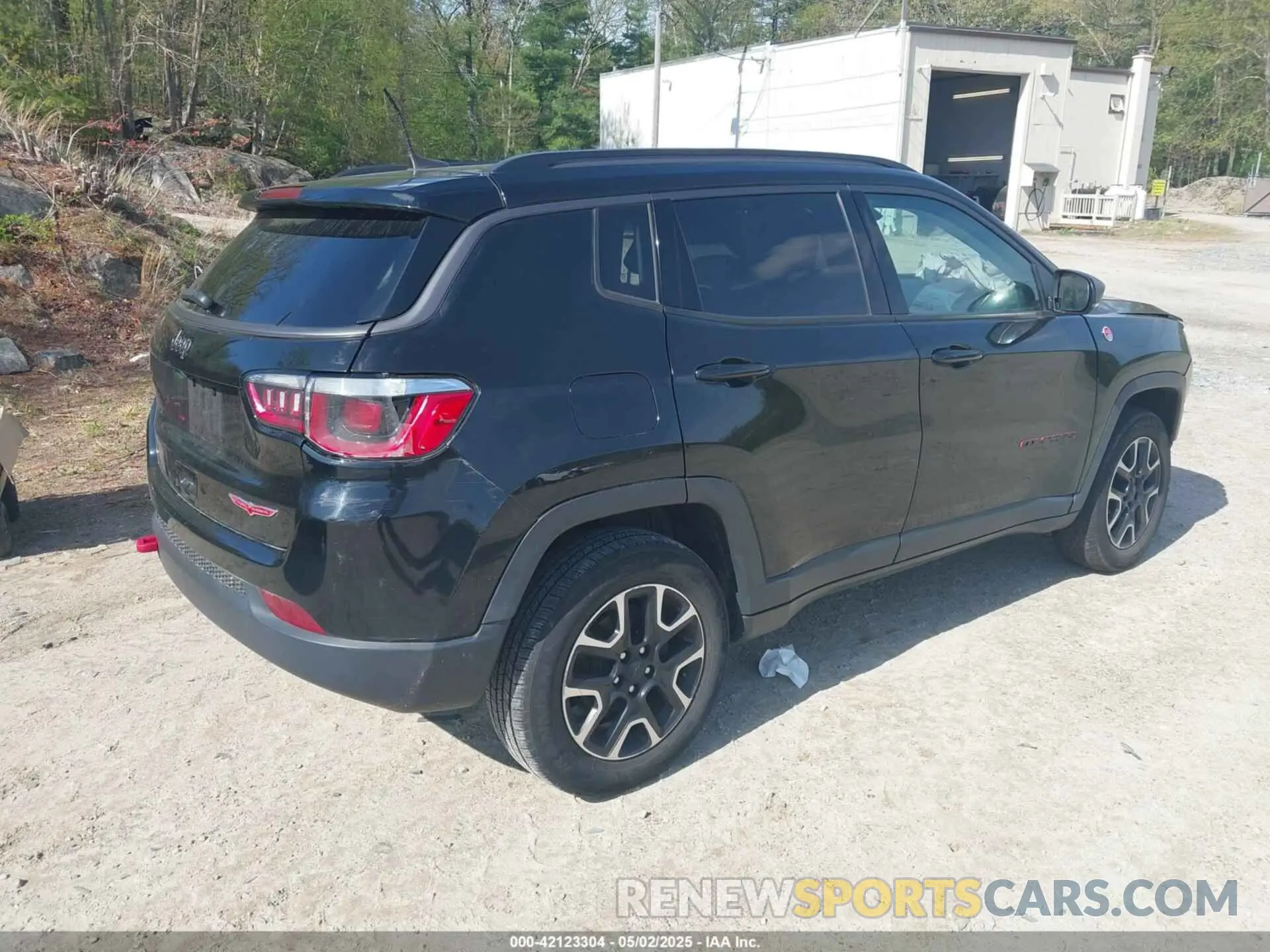 4 Photograph of a damaged car 3C4NJDDBXLT124130 JEEP COMPASS 2020