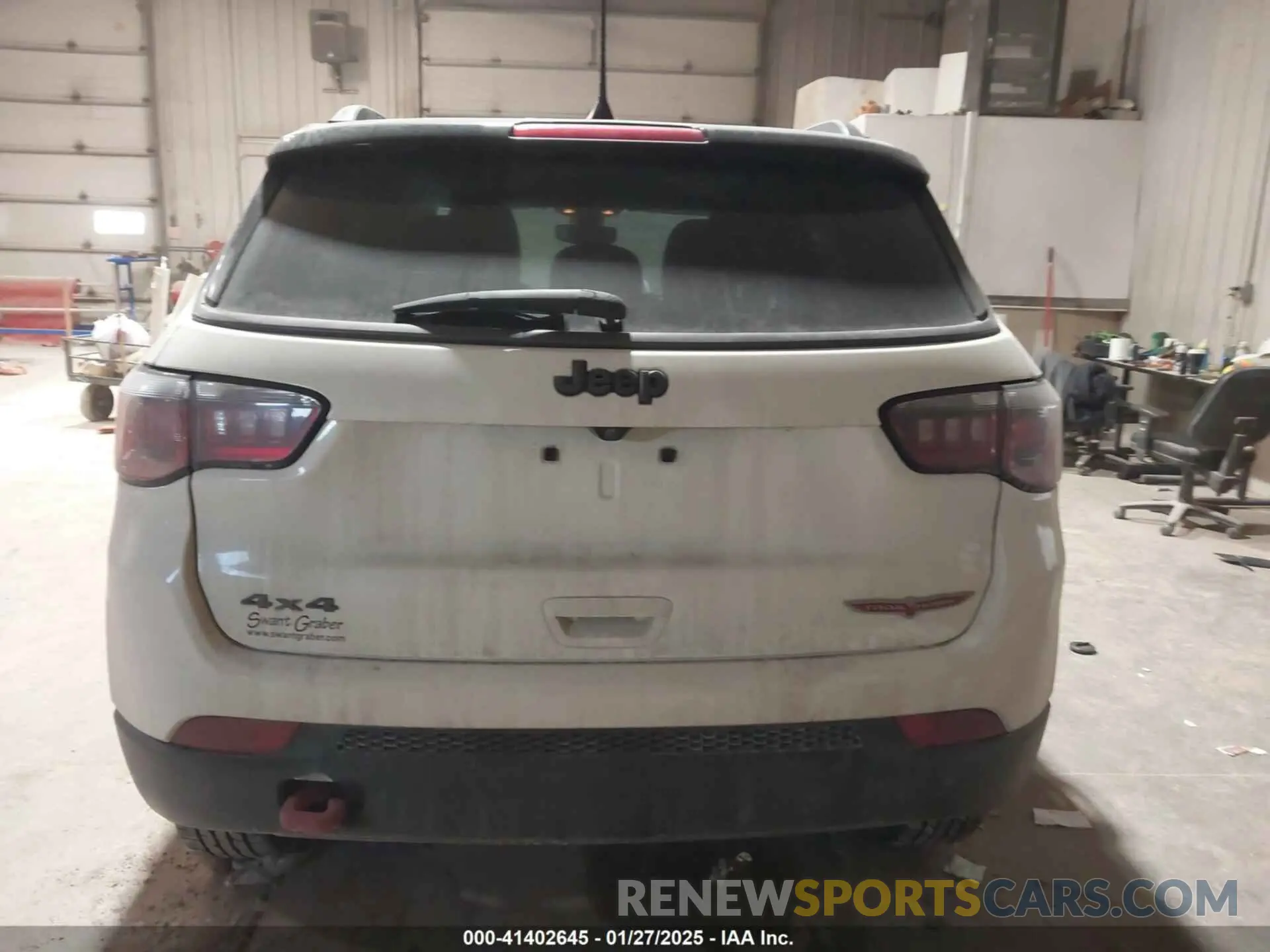 17 Photograph of a damaged car 3C4NJDDBXLT203488 JEEP COMPASS 2020