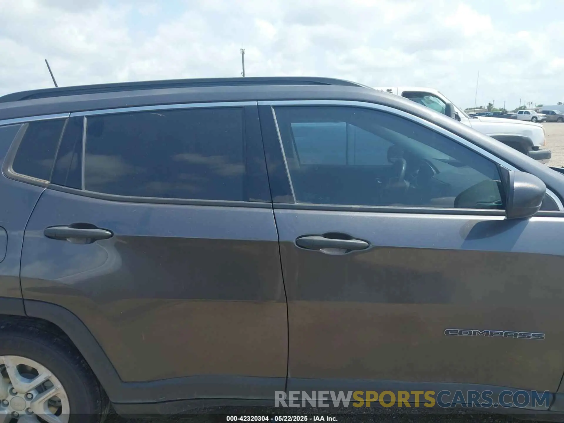 13 Photograph of a damaged car 3C4NJCAB3MT570930 JEEP COMPASS 2021