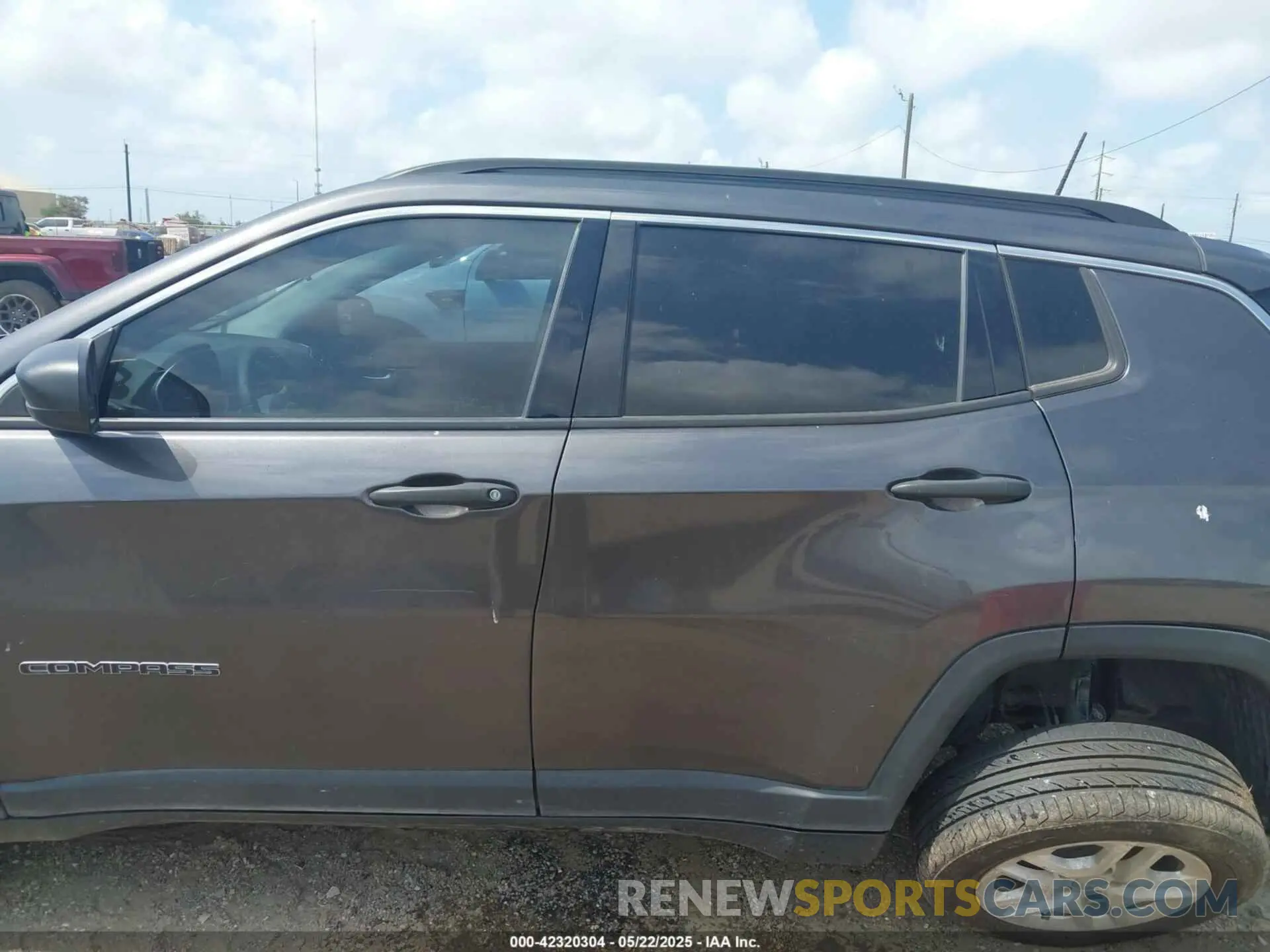 14 Photograph of a damaged car 3C4NJCAB3MT570930 JEEP COMPASS 2021