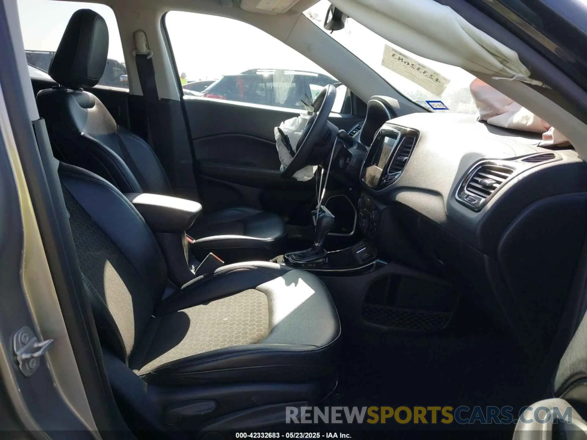5 Photograph of a damaged car 3C4NJCBB3MT531494 JEEP COMPASS 2021
