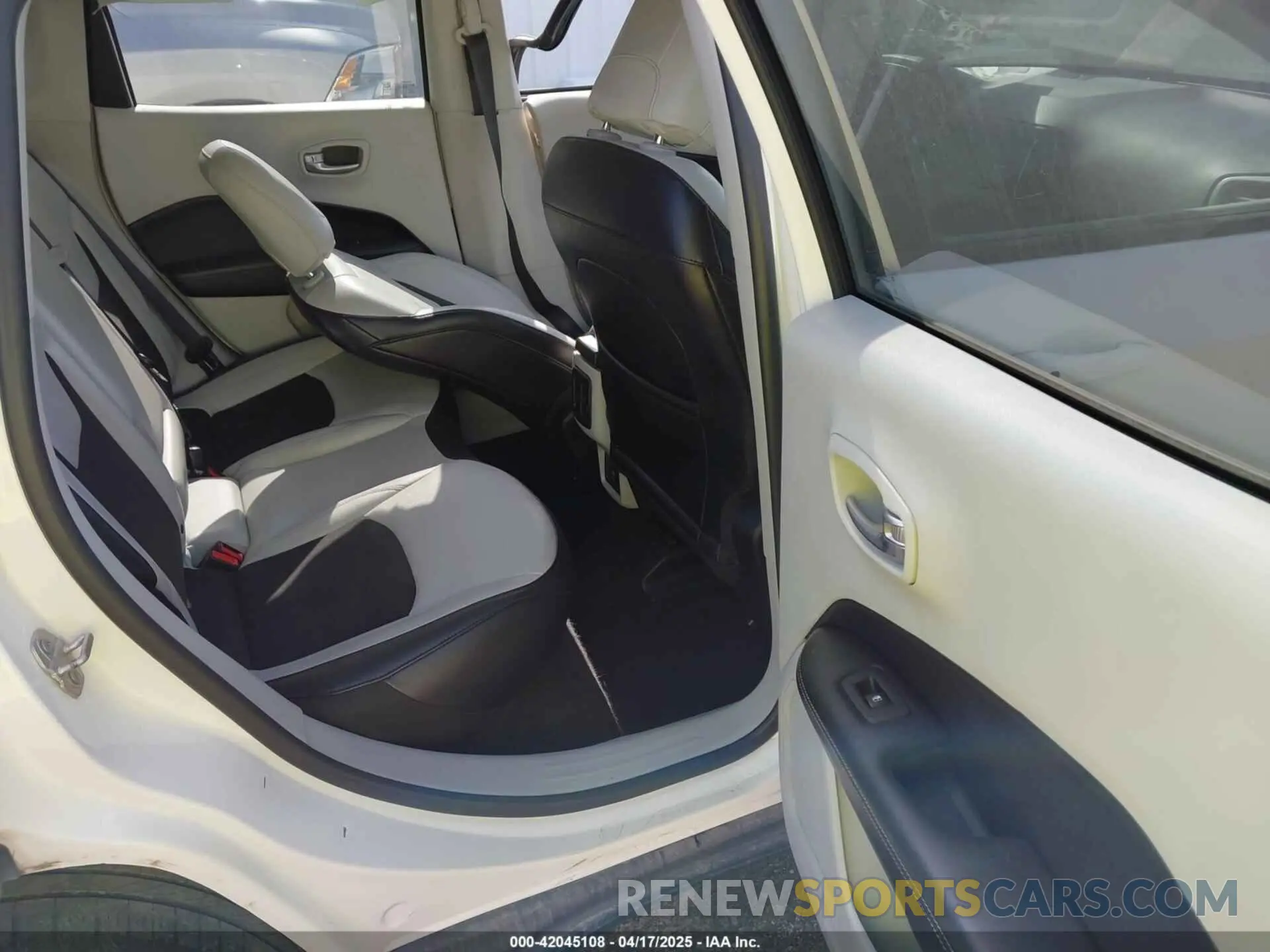 8 Фотография поврежденного автомобиля 3C4NJCBBXMT563942 JEEP COMPASS 2021