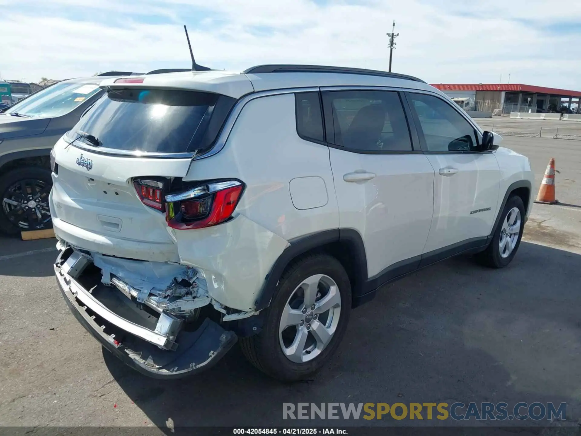 4 Фотография поврежденного автомобиля 3C4NJCBBXMT581213 JEEP COMPASS 2021