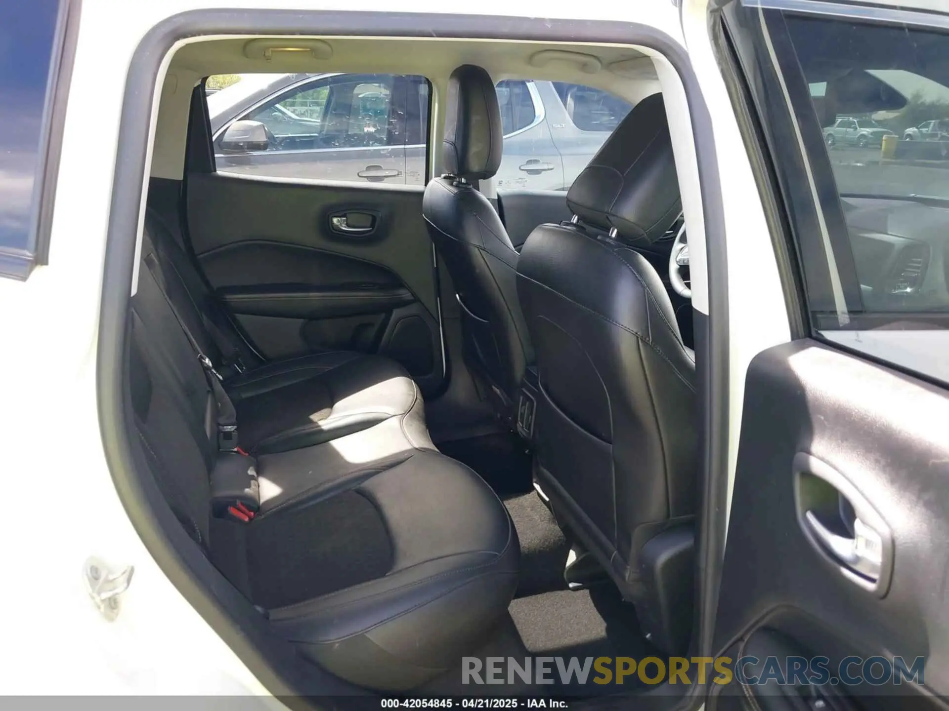 8 Фотография поврежденного автомобиля 3C4NJCBBXMT581213 JEEP COMPASS 2021