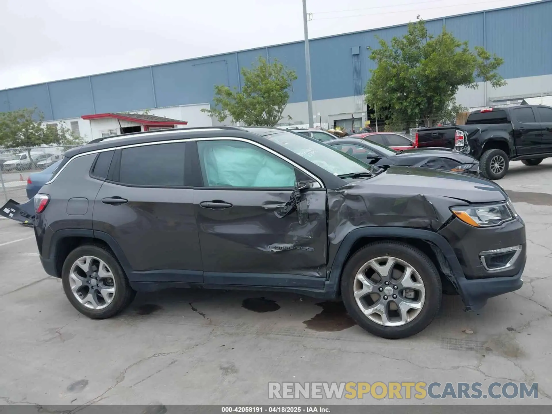 13 Photograph of a damaged car 3C4NJCCB0MT571336 JEEP COMPASS 2021
