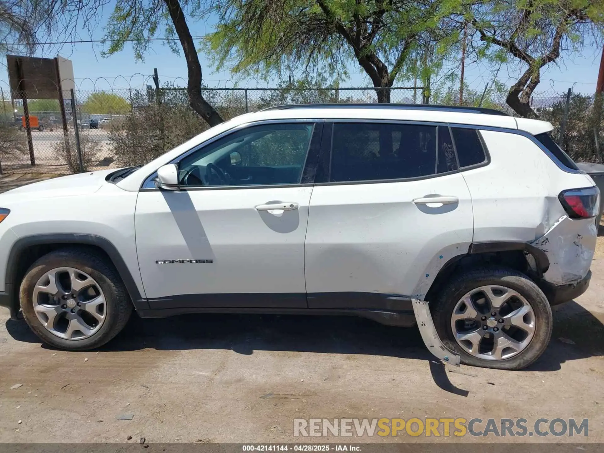 14 Photograph of a damaged car 3C4NJCCB1MT555775 JEEP COMPASS 2021