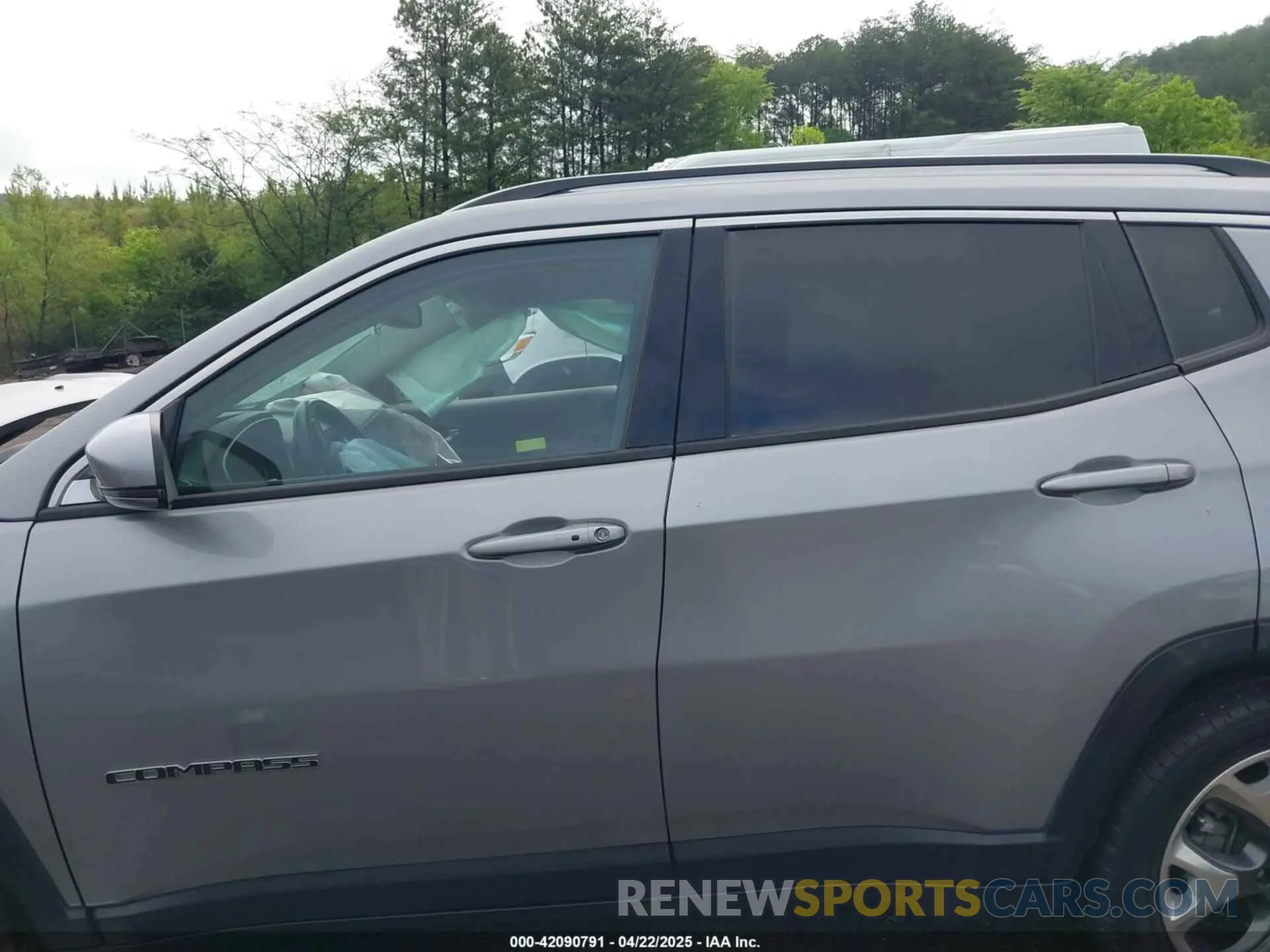 13 Photograph of a damaged car 3C4NJCCB7MT514244 JEEP COMPASS 2021