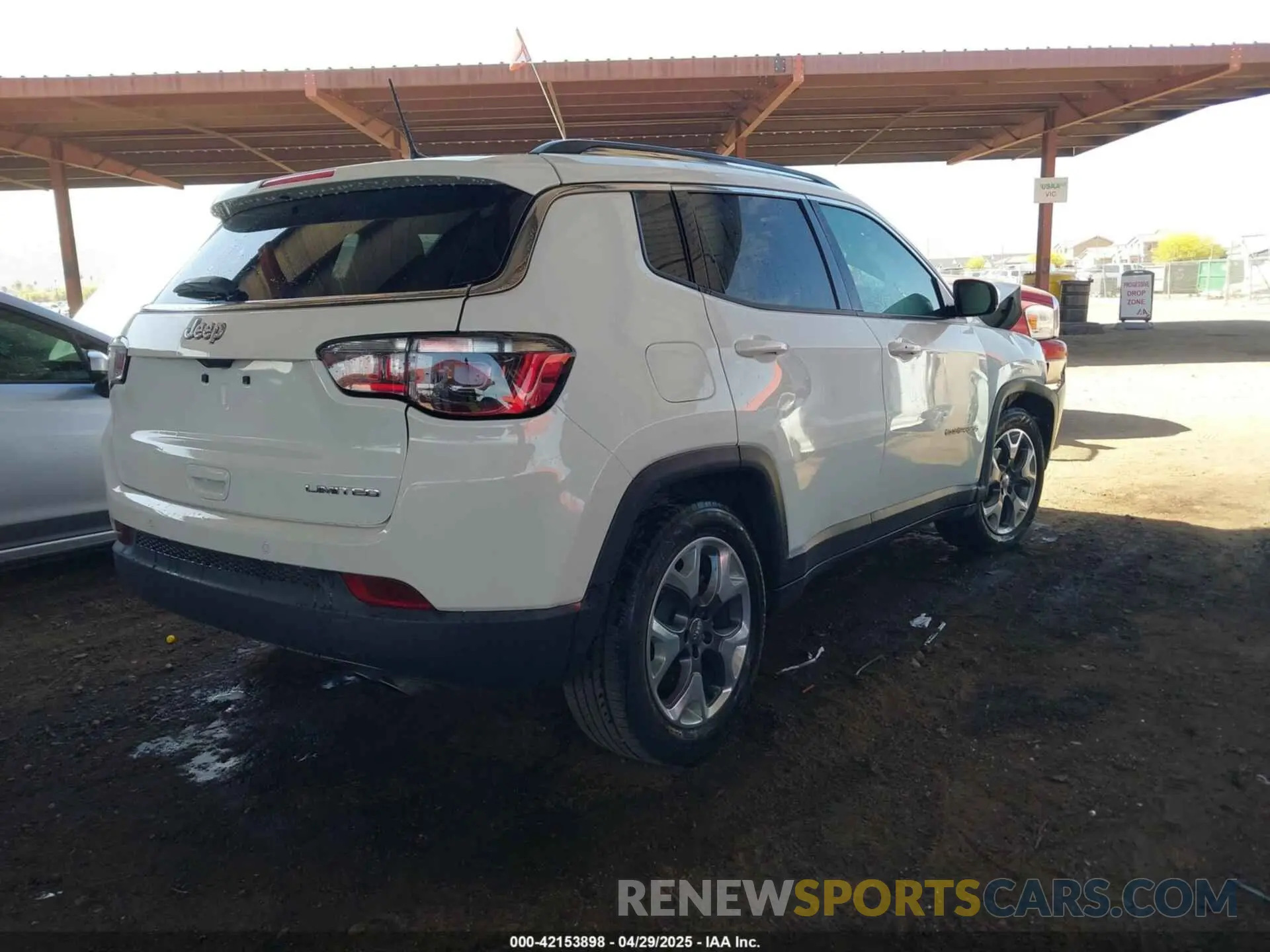 4 Photograph of a damaged car 3C4NJCCBXMT511497 JEEP COMPASS 2021