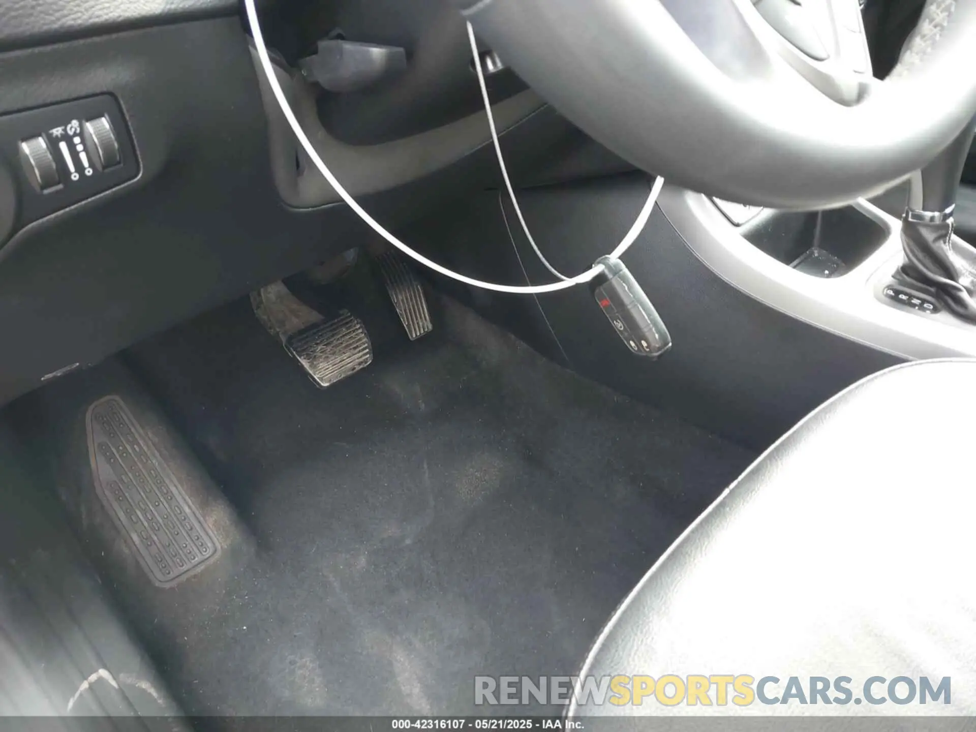 11 Photograph of a damaged car 3C4NJCEB0MT604218 JEEP COMPASS 2021