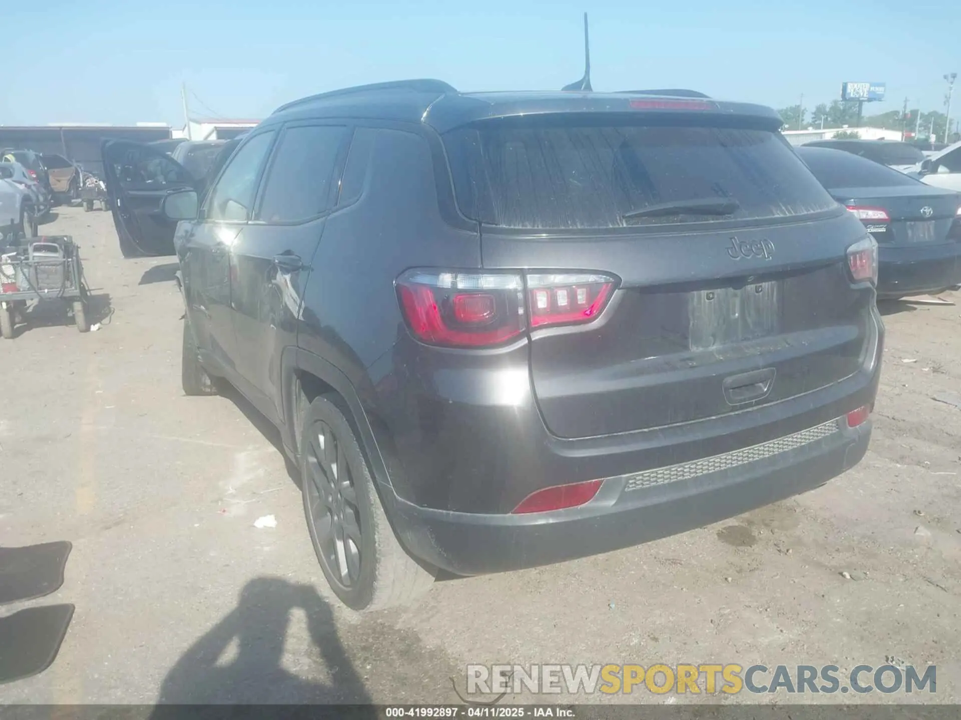 3 Фотография поврежденного автомобиля 3C4NJCEB5MT604067 JEEP COMPASS 2021