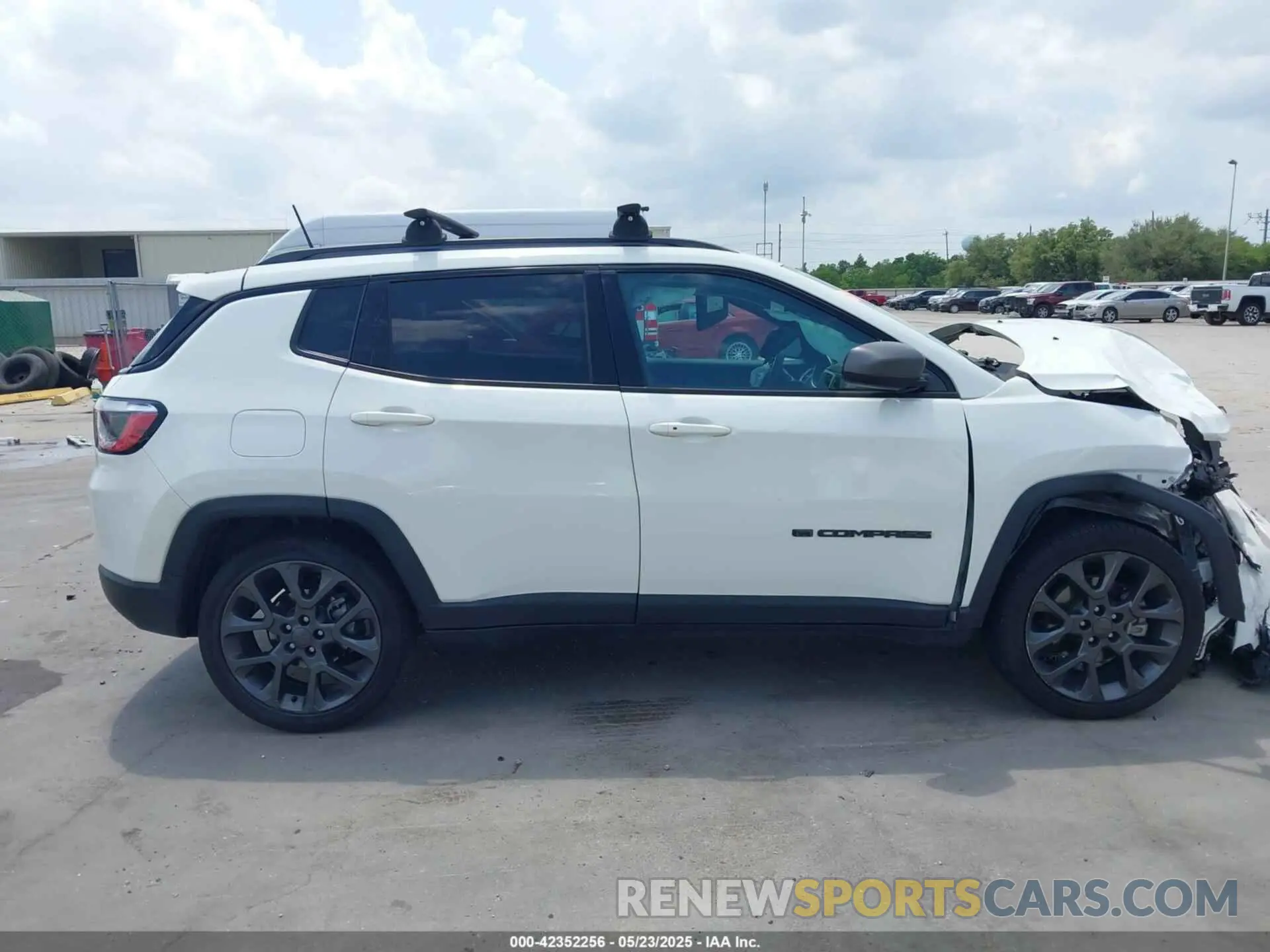 13 Photograph of a damaged car 3C4NJCEB6MT549130 JEEP COMPASS 2021