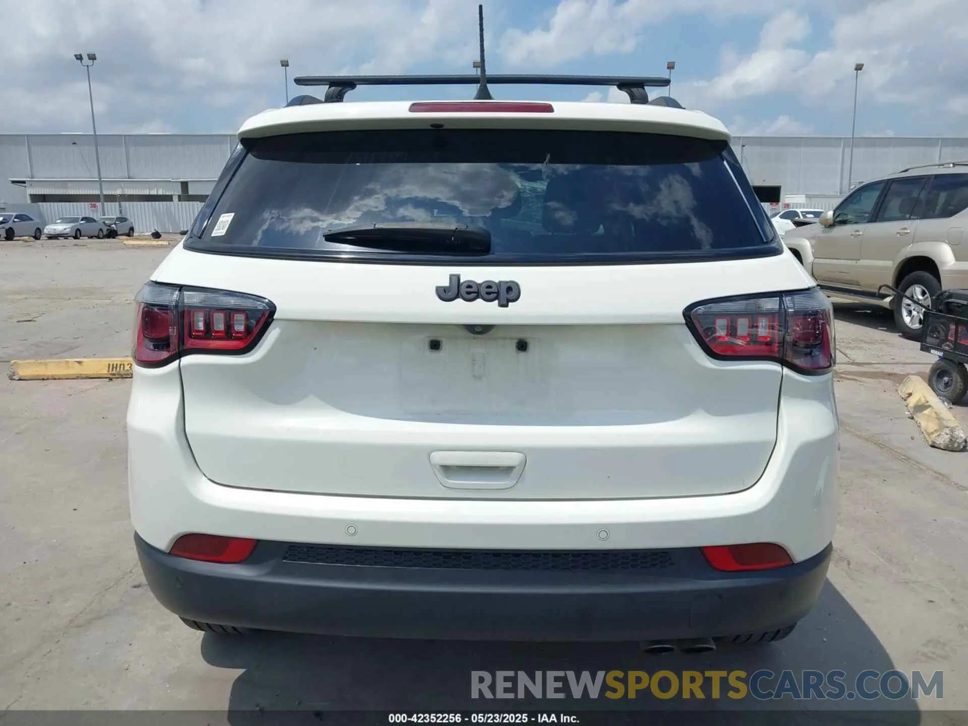 16 Photograph of a damaged car 3C4NJCEB6MT549130 JEEP COMPASS 2021