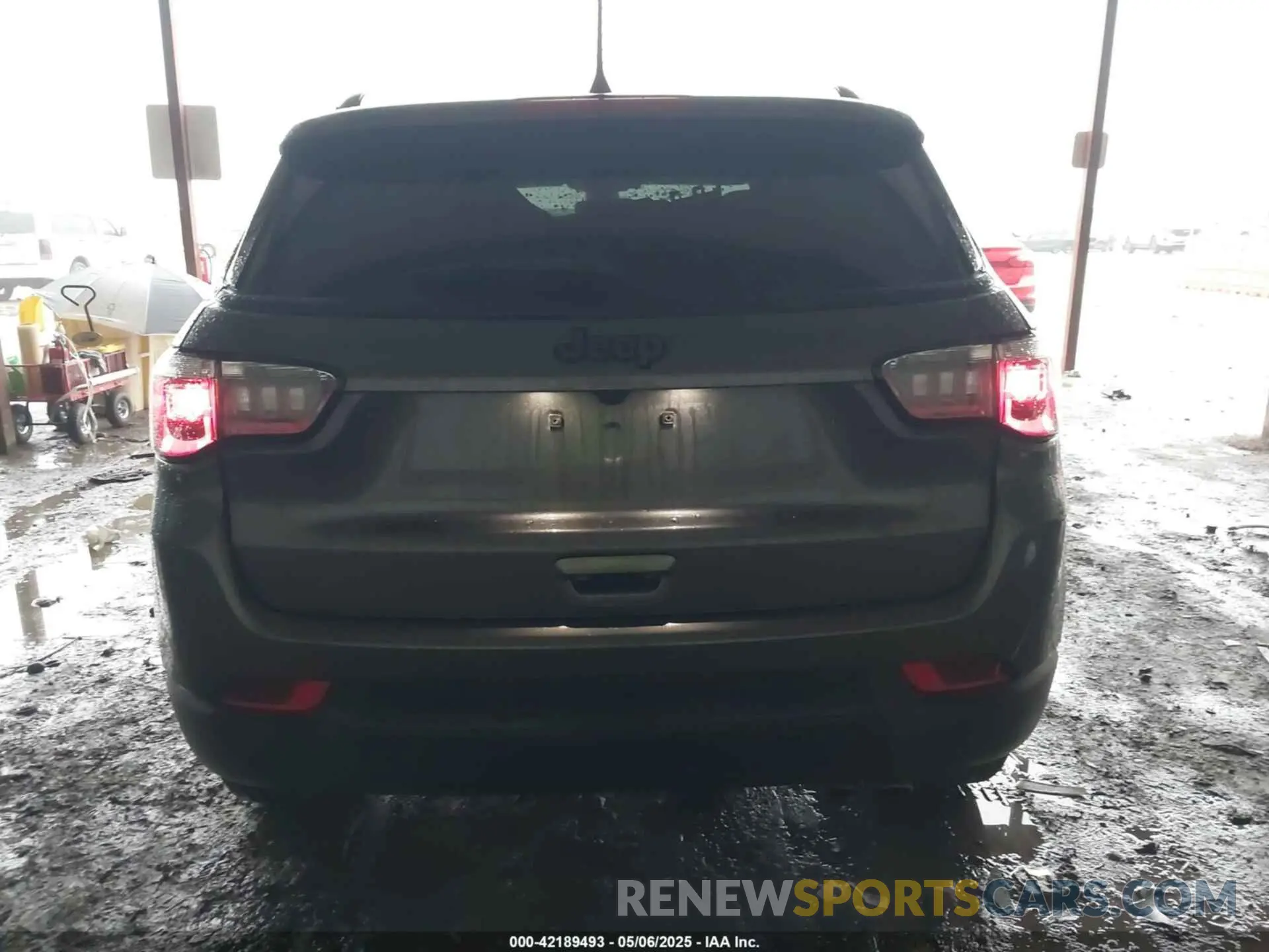 17 Photograph of a damaged car 3C4NJCEB6MT577171 JEEP COMPASS 2021