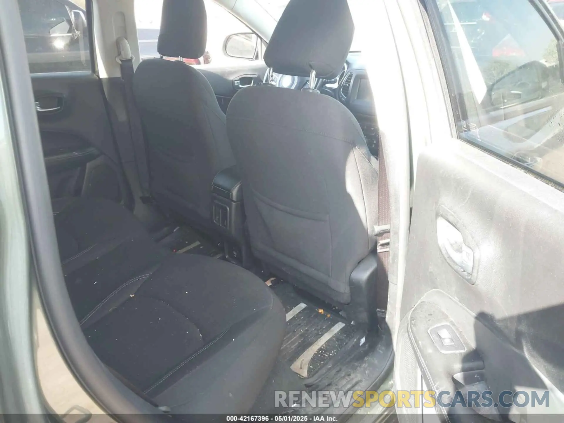 8 Photograph of a damaged car 3C4NJDAB2MT591256 JEEP COMPASS 2021