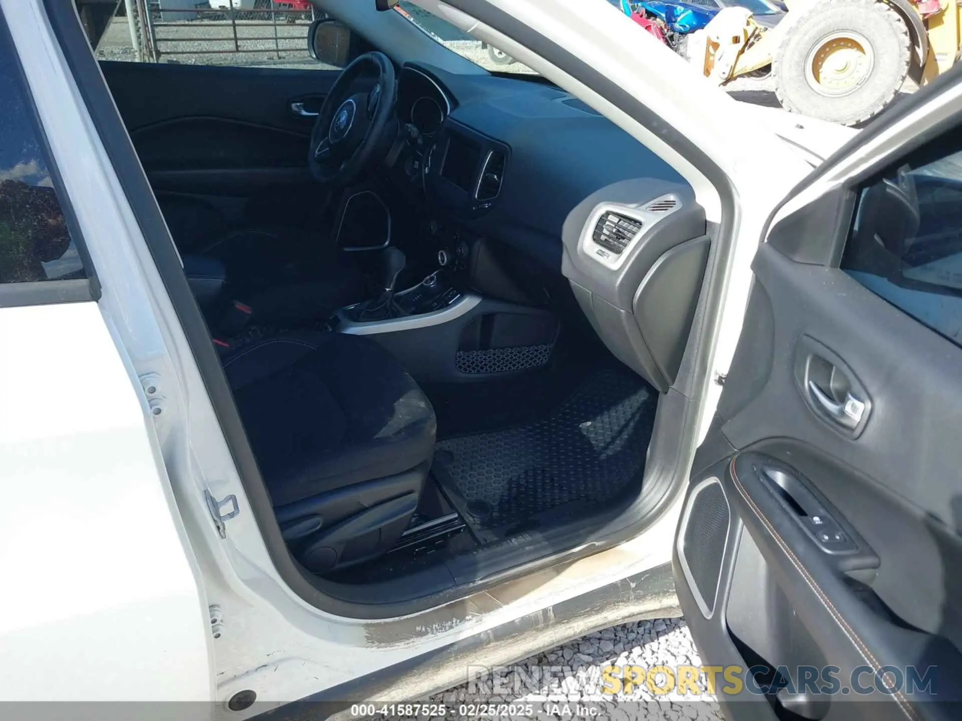 5 Photograph of a damaged car 3C4NJDAB3MT555219 JEEP COMPASS 2021
