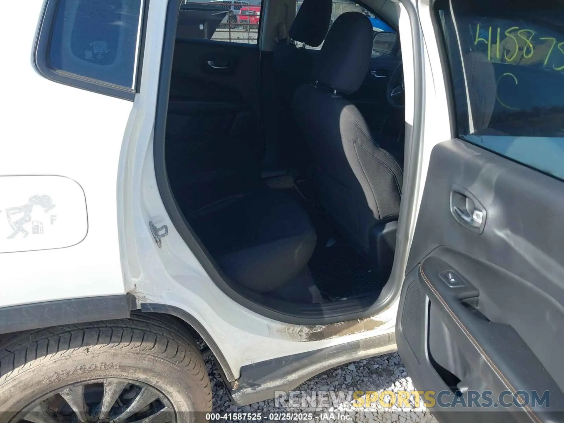 8 Photograph of a damaged car 3C4NJDAB3MT555219 JEEP COMPASS 2021