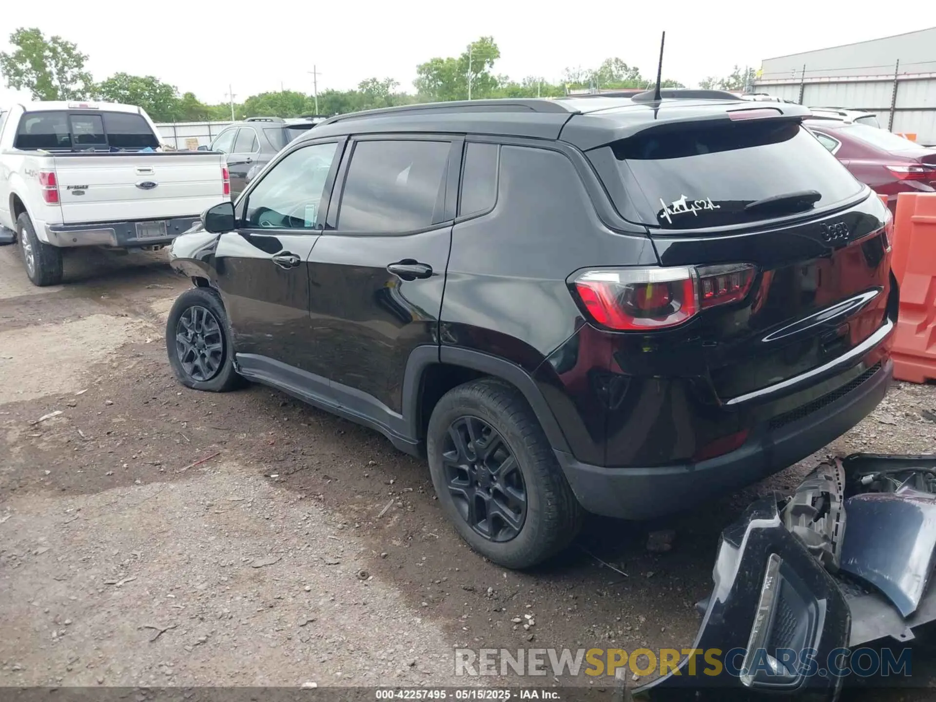 3 Photograph of a damaged car 3C4NJDAB3MT596661 JEEP COMPASS 2021