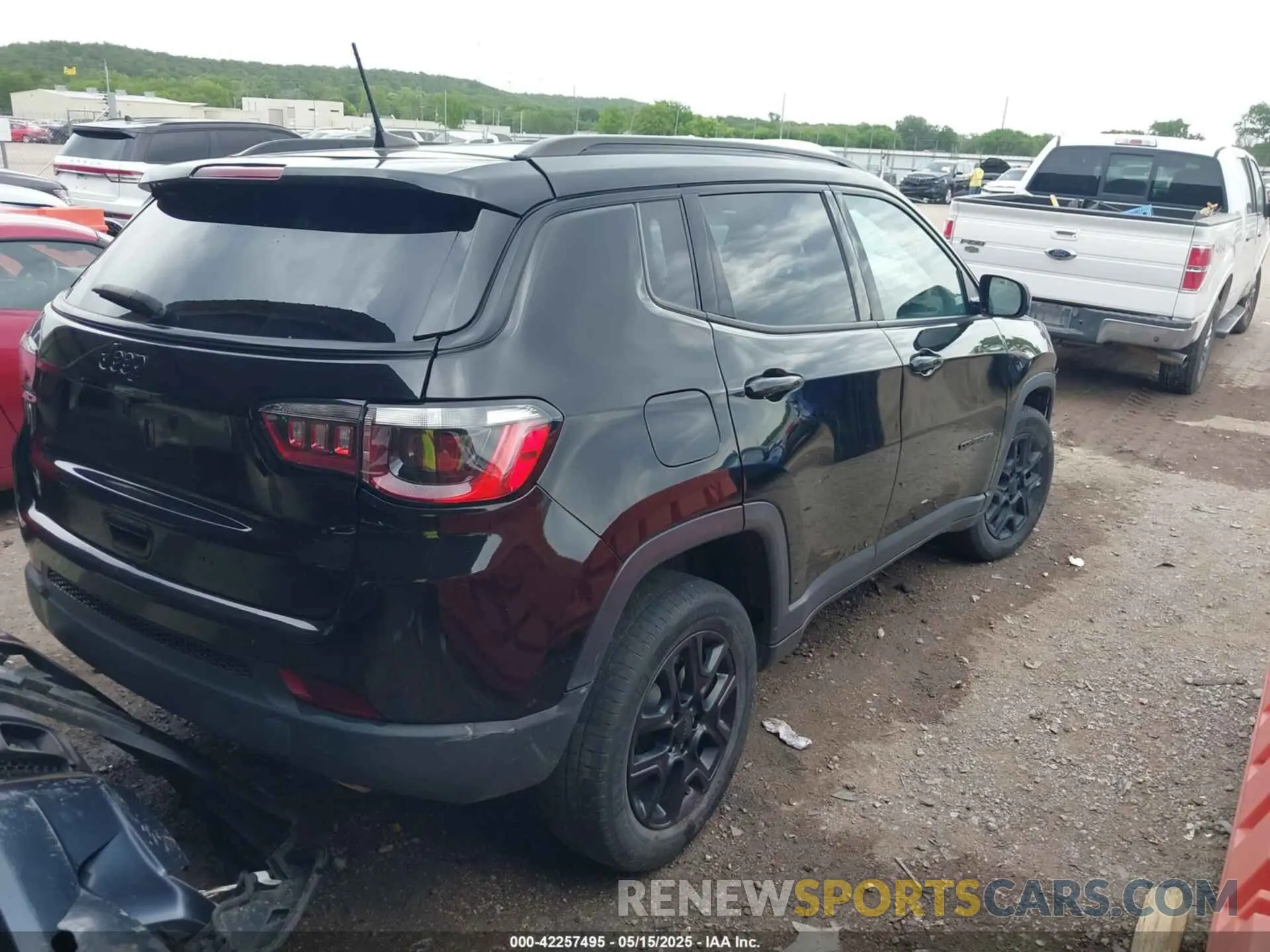 4 Photograph of a damaged car 3C4NJDAB3MT596661 JEEP COMPASS 2021