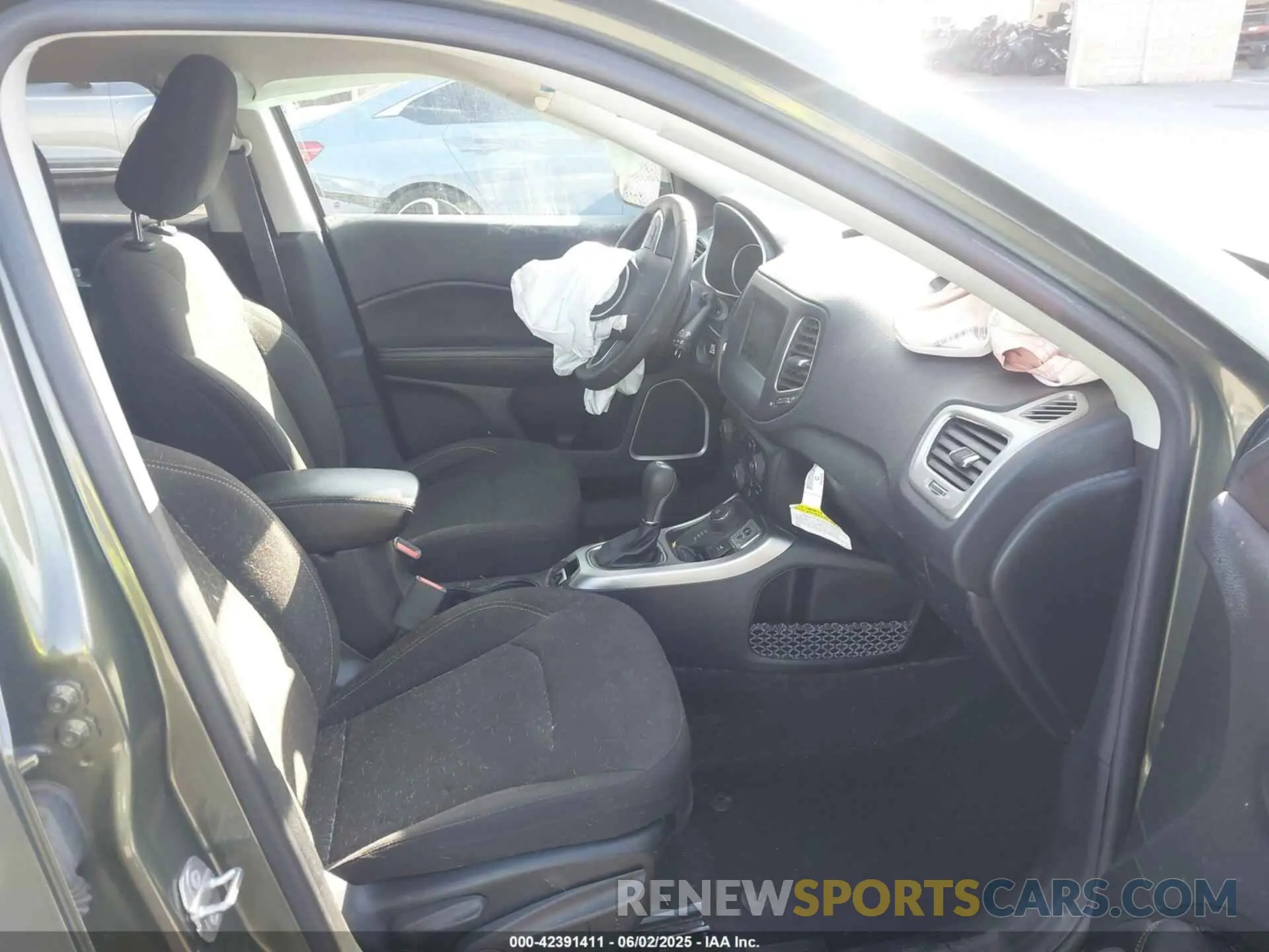 5 Photograph of a damaged car 3C4NJDAB4MT543838 JEEP COMPASS 2021