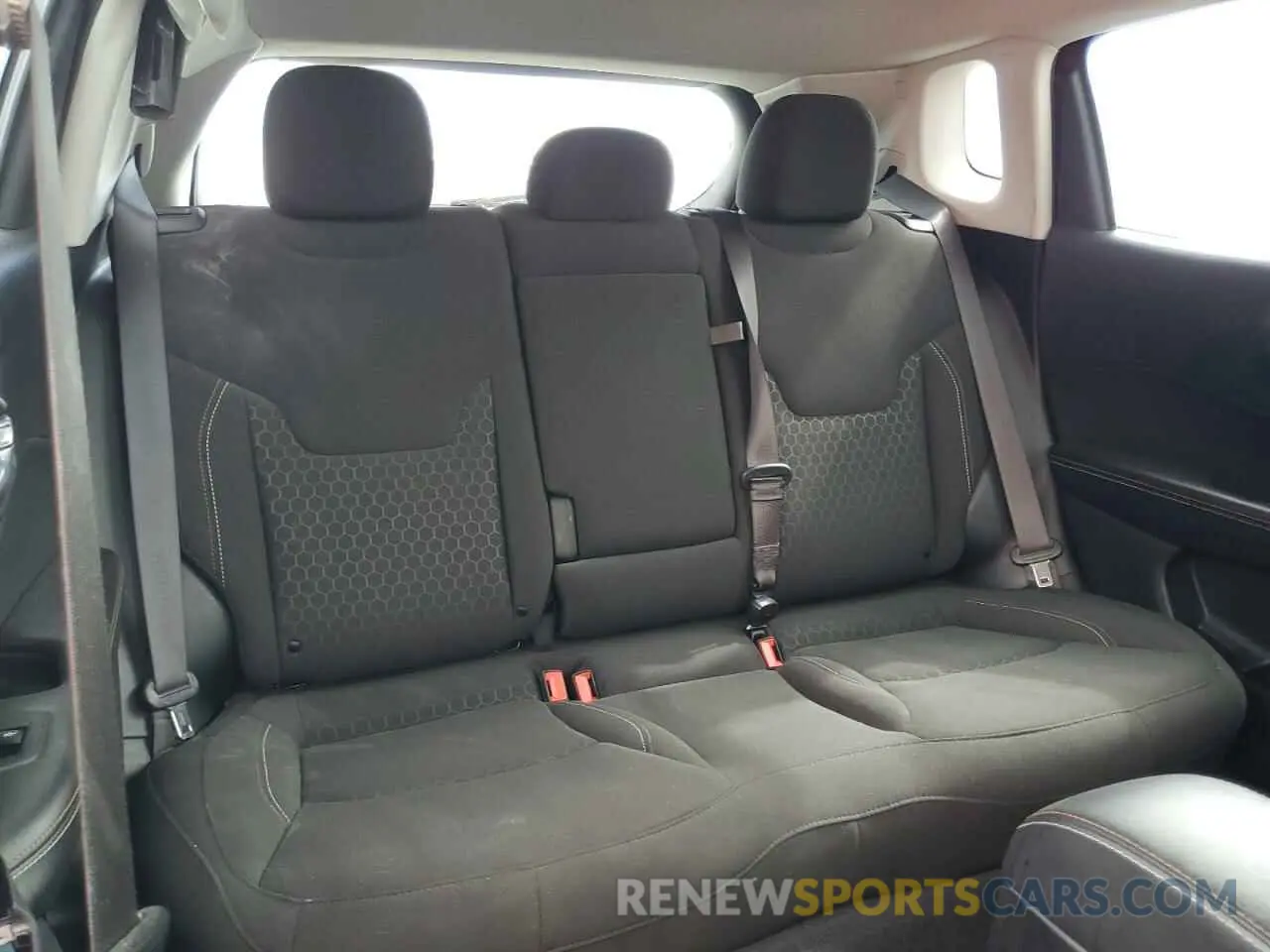 10 Photograph of a damaged car 3C4NJDAB5MT599920 JEEP COMPASS 2021