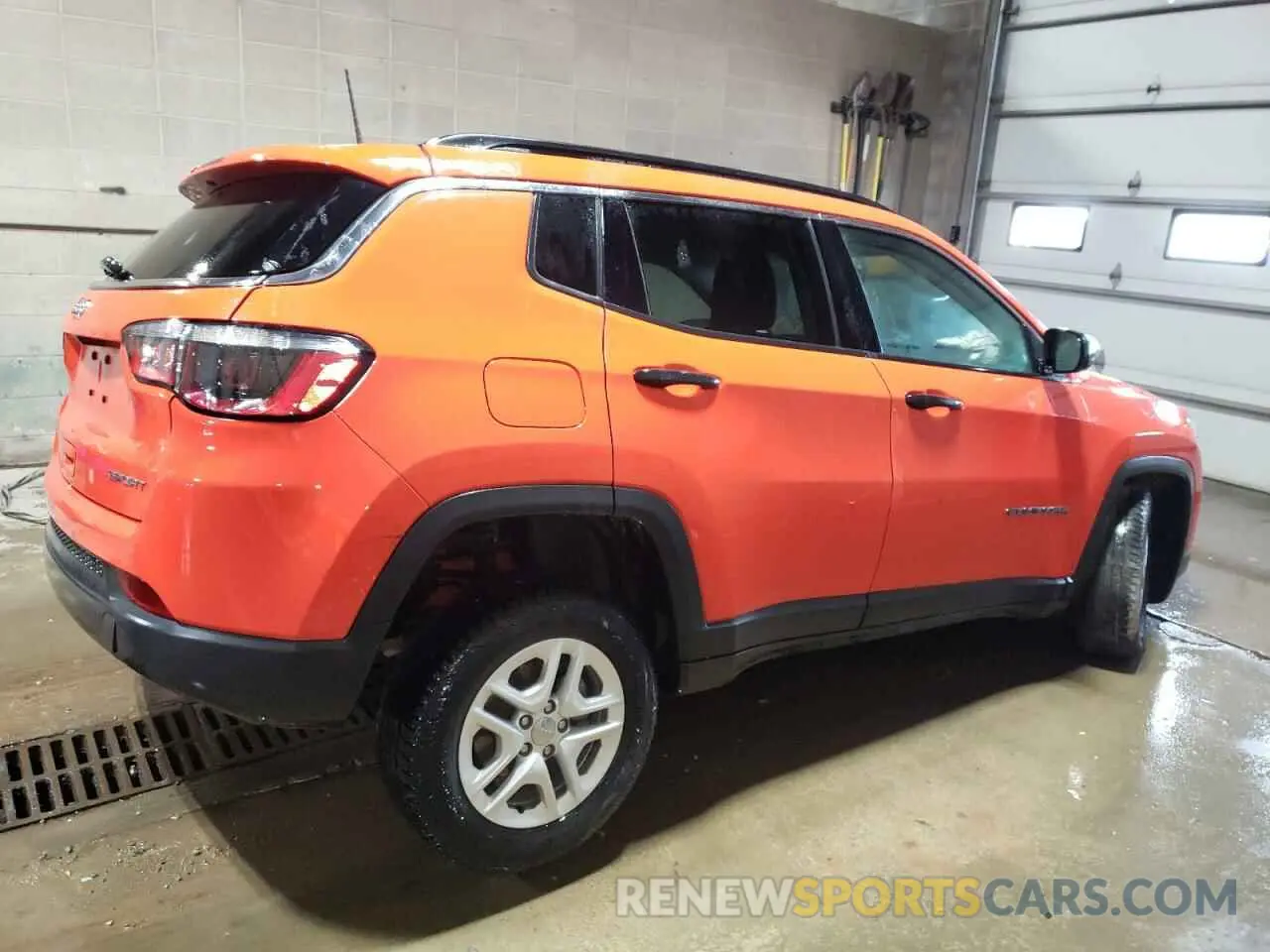 3 Photograph of a damaged car 3C4NJDAB8MT502564 JEEP COMPASS 2021