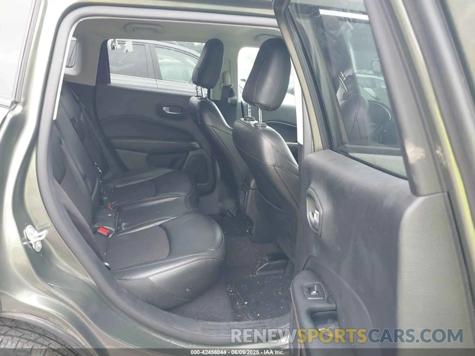 8 Photograph of a damaged car 3C4NJDBB0MT506834 JEEP COMPASS 2021