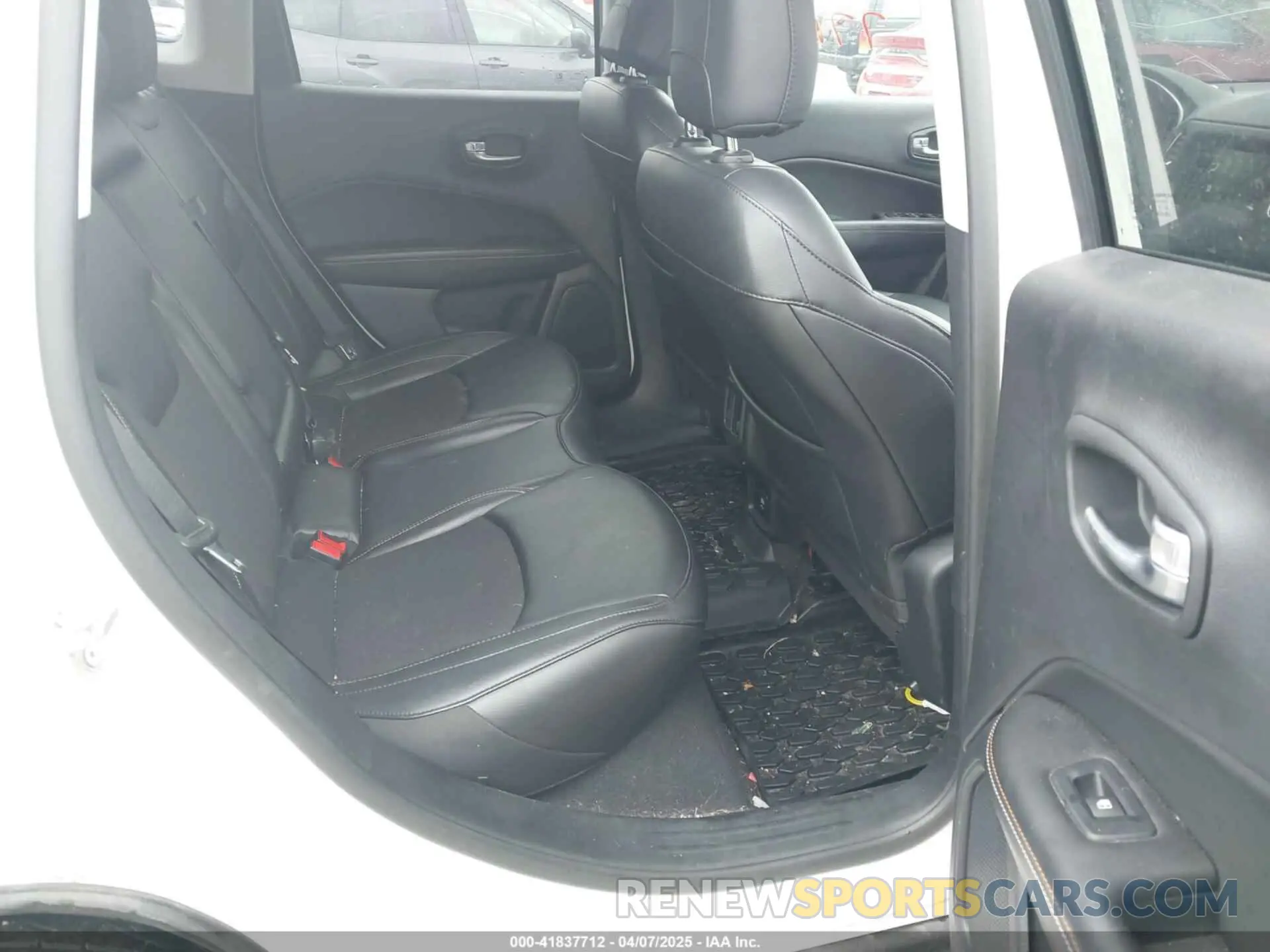 8 Photograph of a damaged car 3C4NJDBB0MT551238 JEEP COMPASS 2021