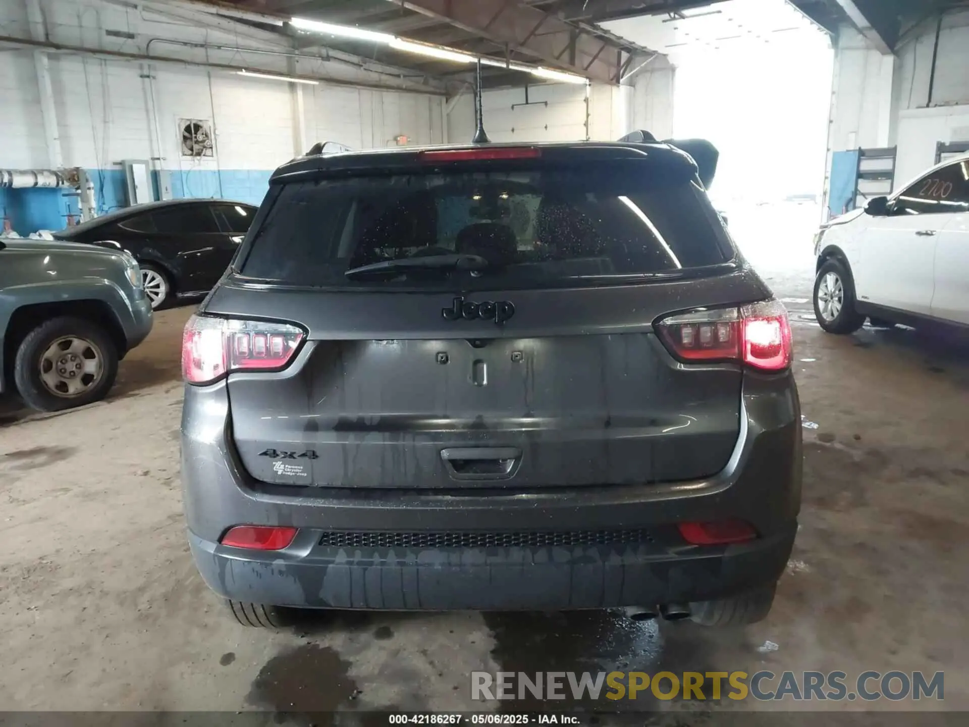 17 Photograph of a damaged car 3C4NJDBB3MT526057 JEEP COMPASS 2021