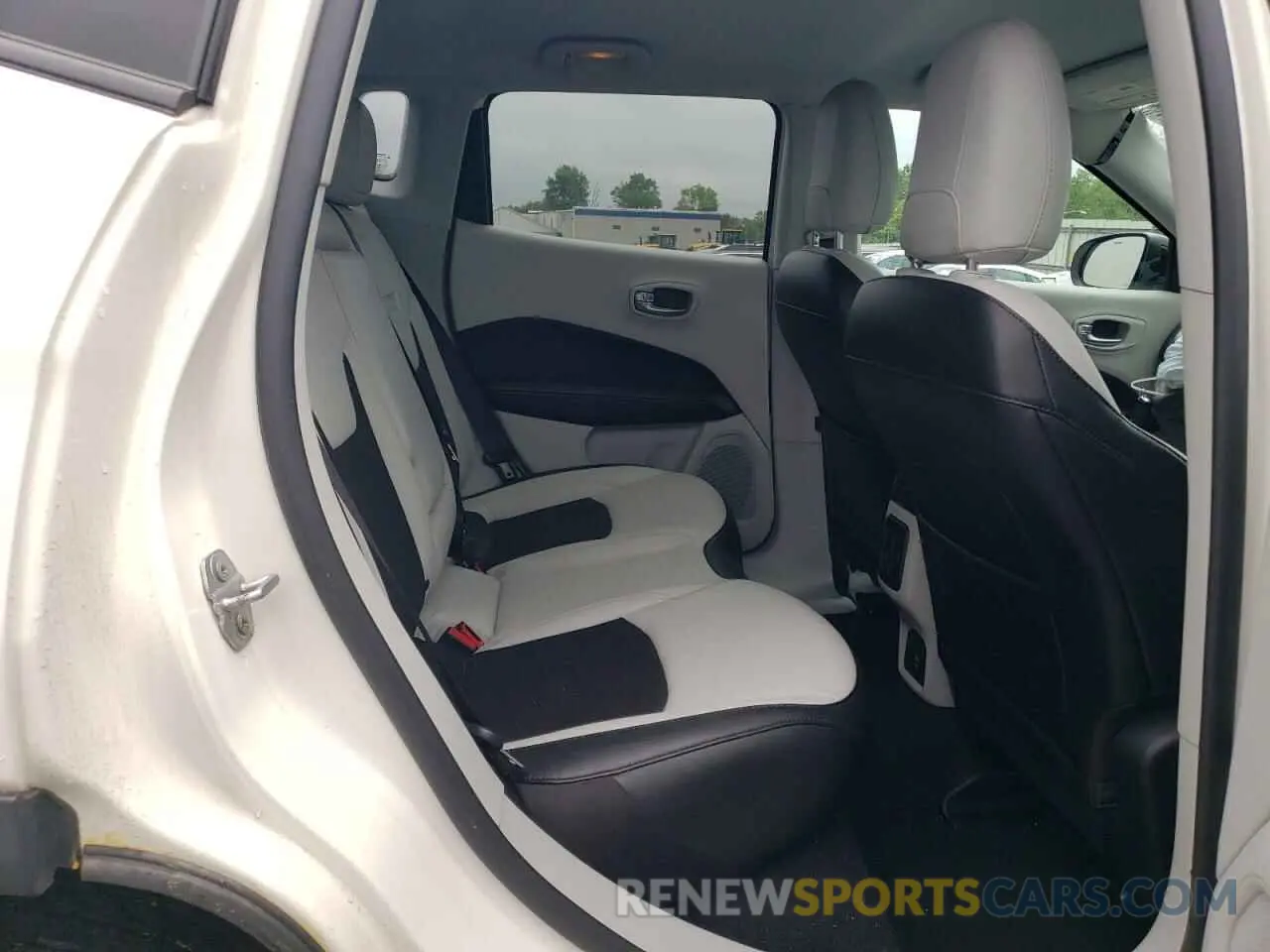11 Photograph of a damaged car 3C4NJDBB5MT539909 JEEP COMPASS 2021