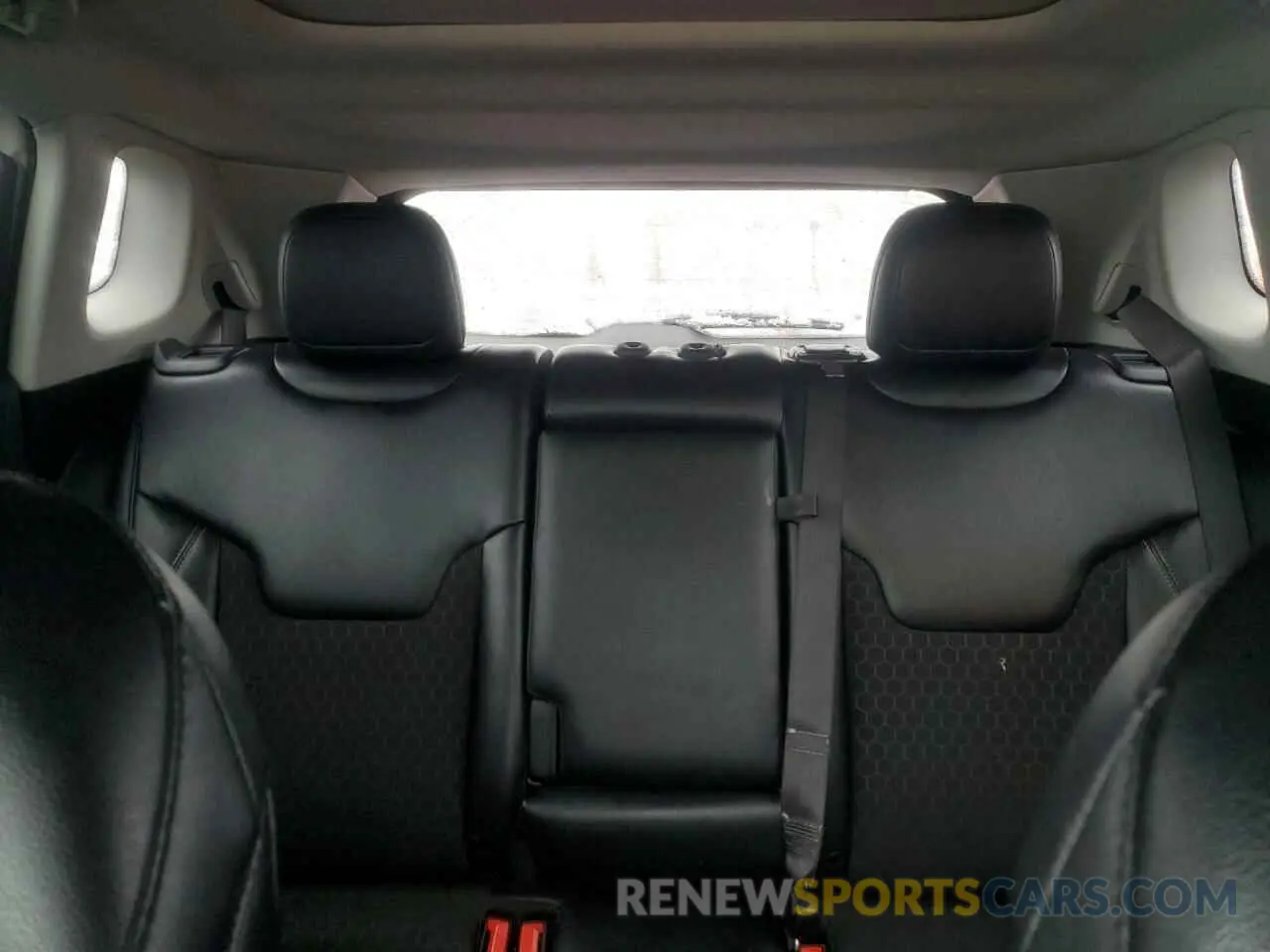 10 Photograph of a damaged car 3C4NJDBB8MT575612 JEEP COMPASS 2021
