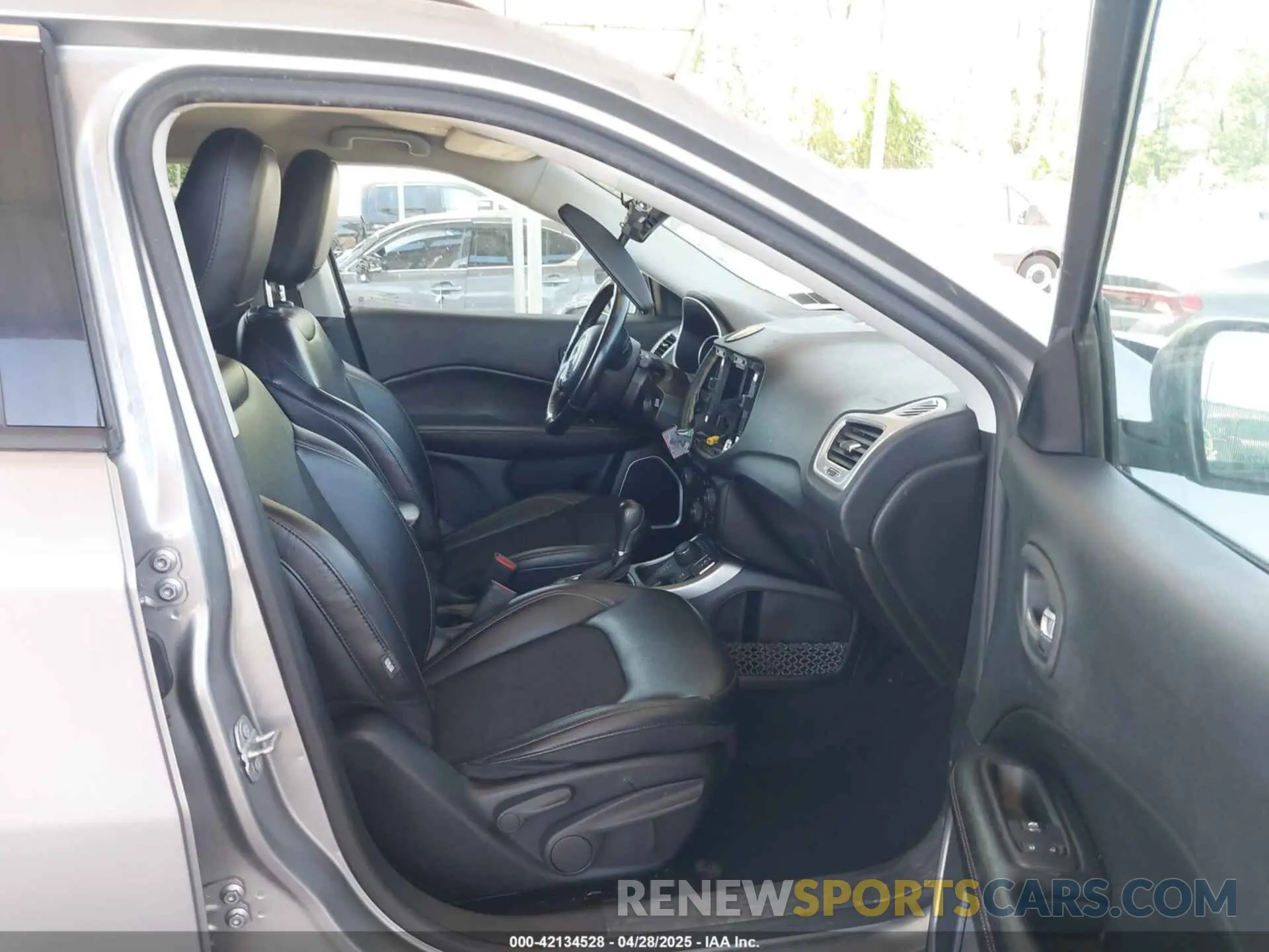 5 Photograph of a damaged car 3C4NJDBB9MT514821 JEEP COMPASS 2021