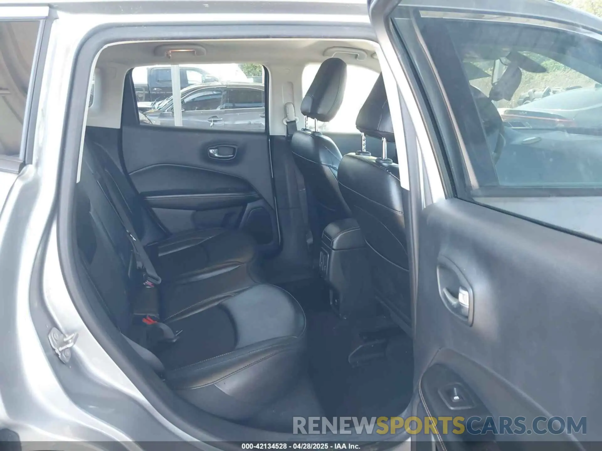 8 Photograph of a damaged car 3C4NJDBB9MT514821 JEEP COMPASS 2021